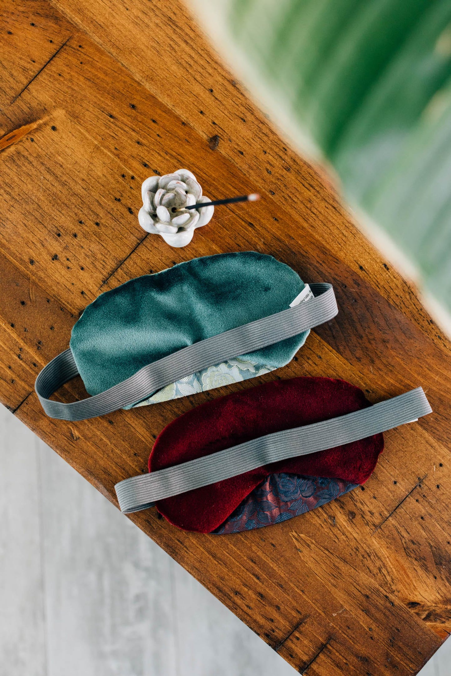 Sleep mask floral silk/rice/cloves 7Wx4H teal/gray