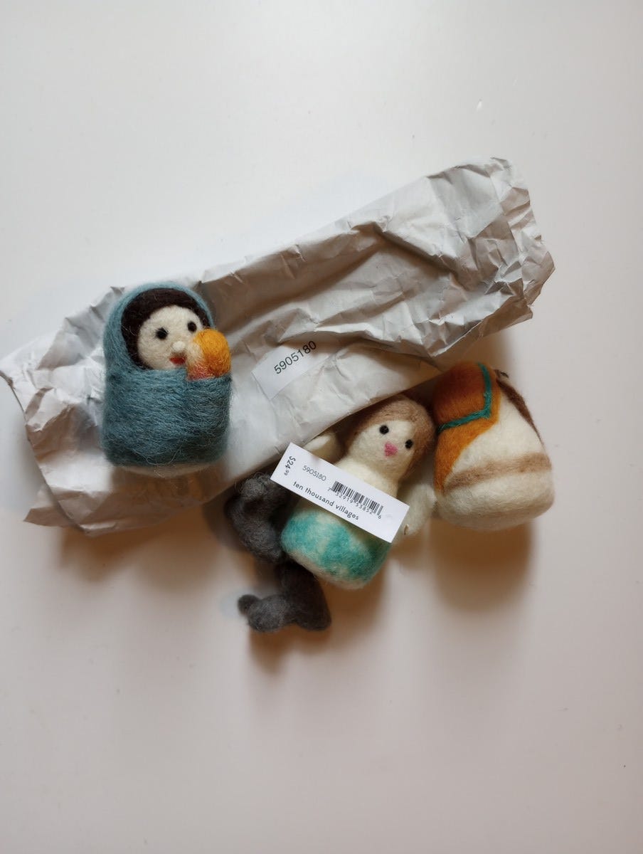 Nativity w/sheep S/5 felted wool 3H crm/blu/gray