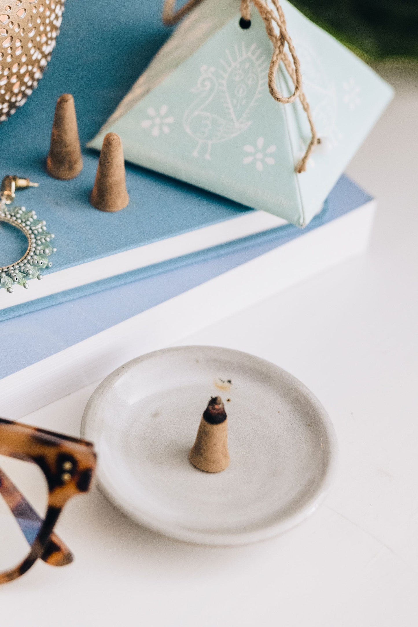 Incense holder dish M/5 stoneware clay 3D white