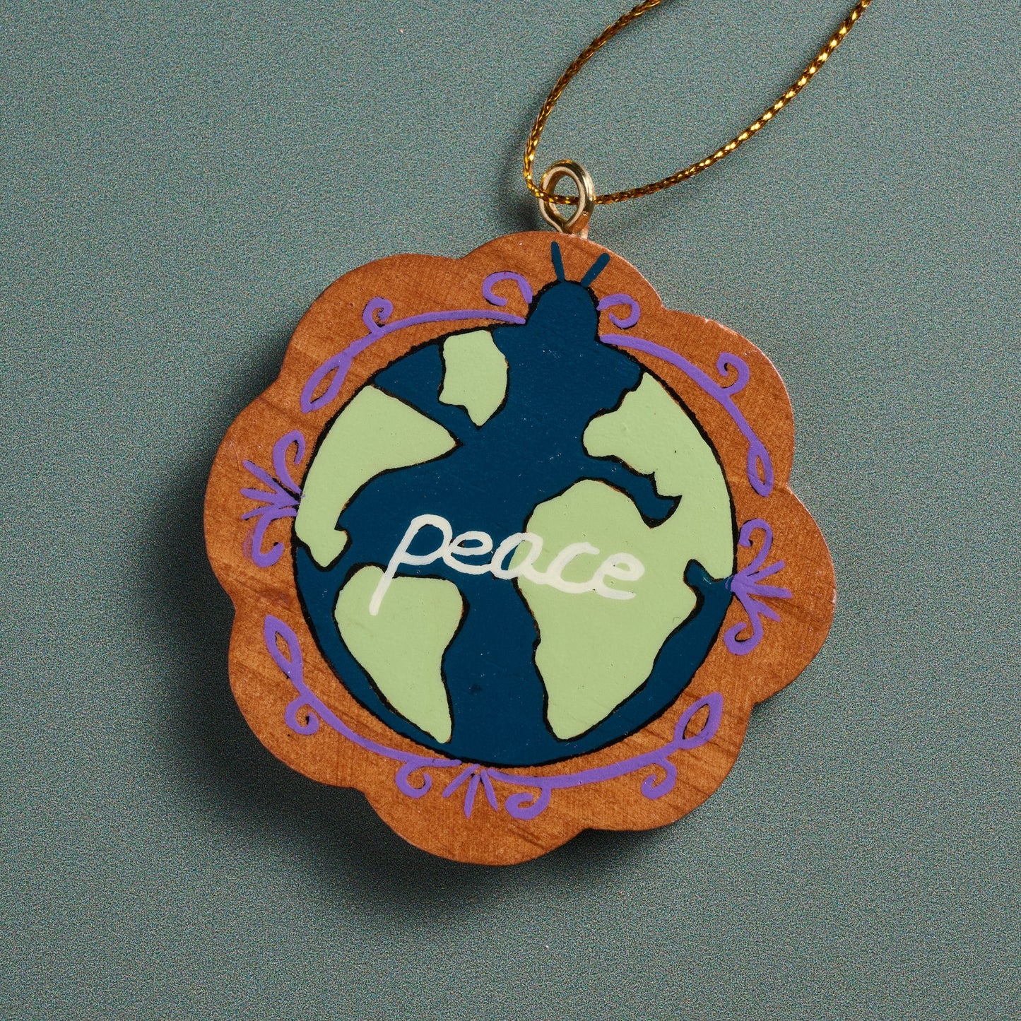 Ornament globe 2024/Peace M/3 wd 2.5D brn/blu/grn