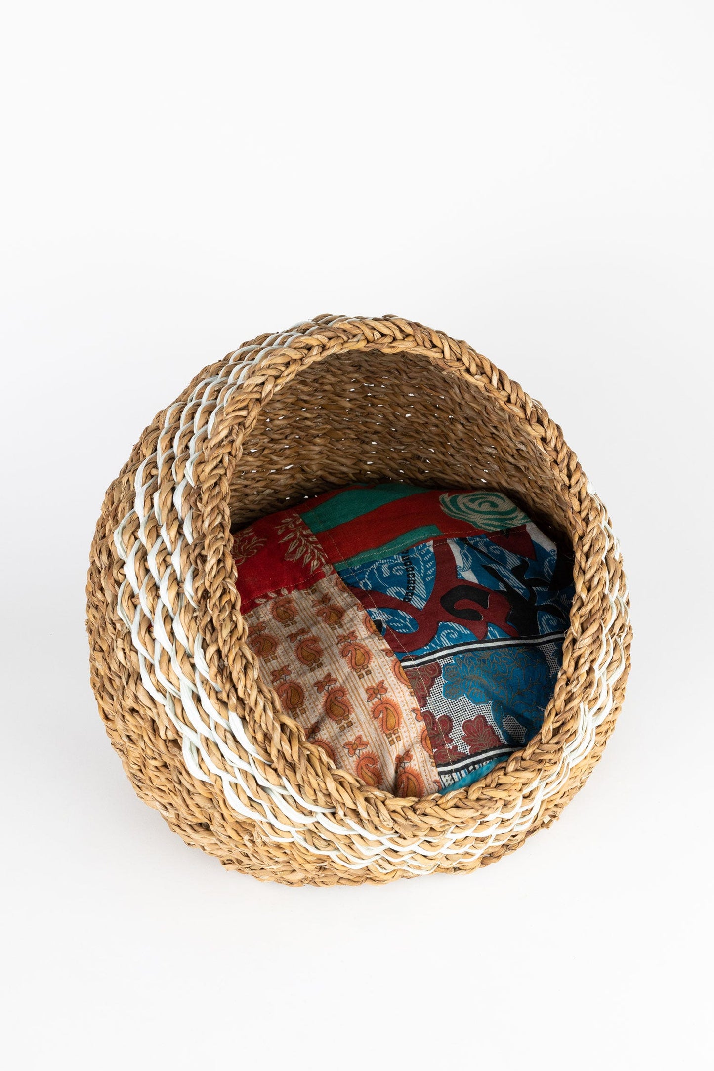 Basket f/cat w/pillow sari/hogla 13D brown/asst