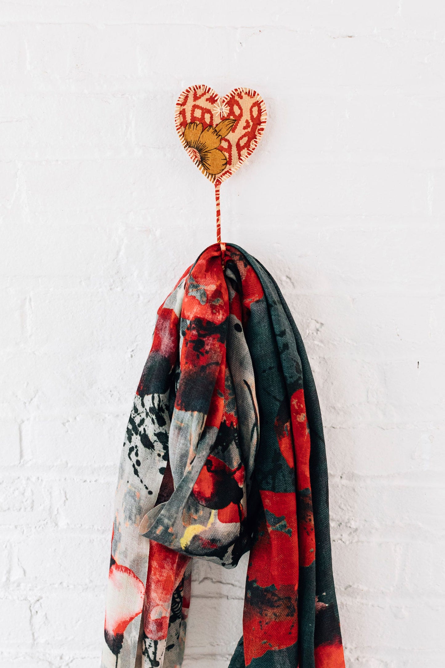 Wall hanging hook heart sari/metal 4Wx8H asst