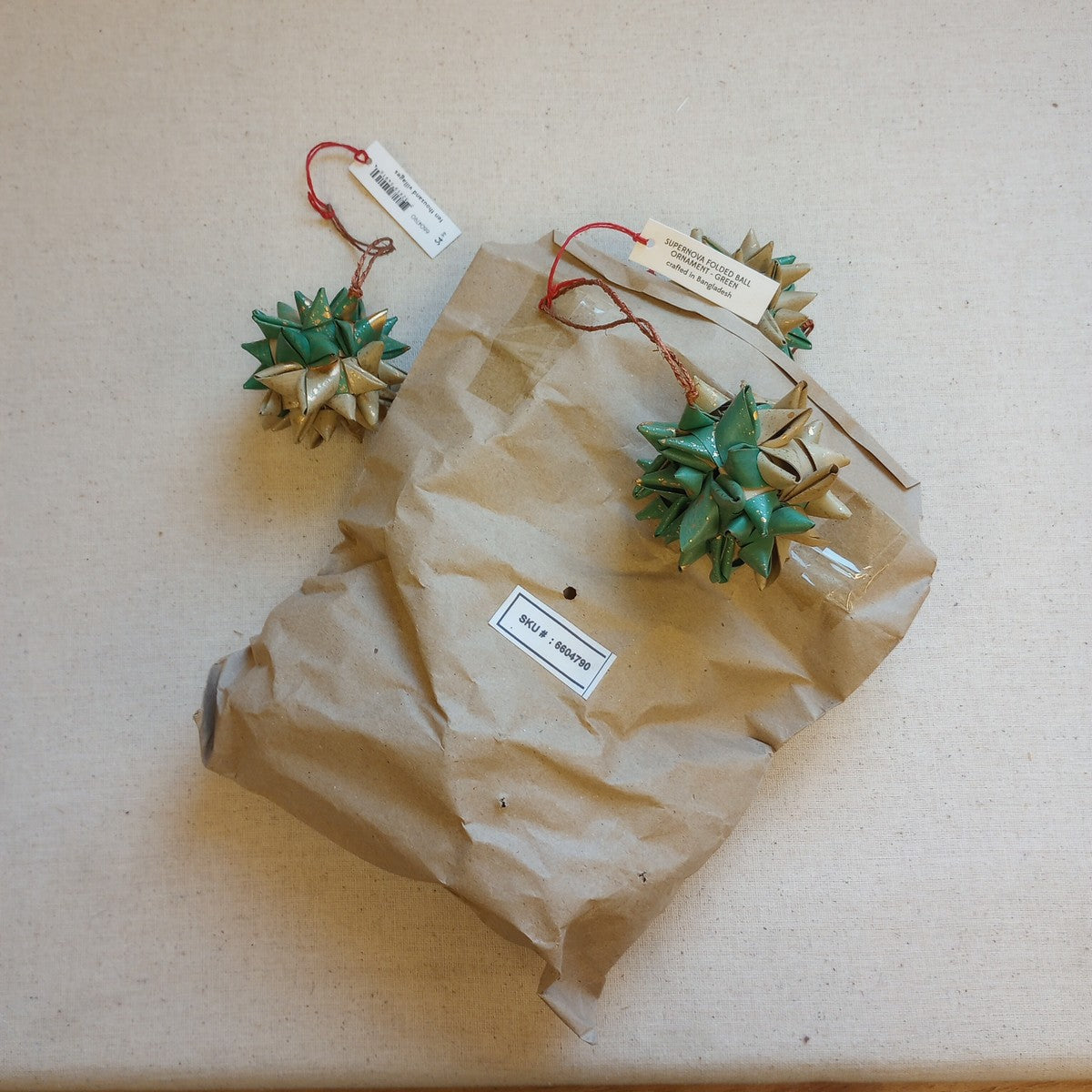 Ornament ball M/5 folded palm leaves 3D greens