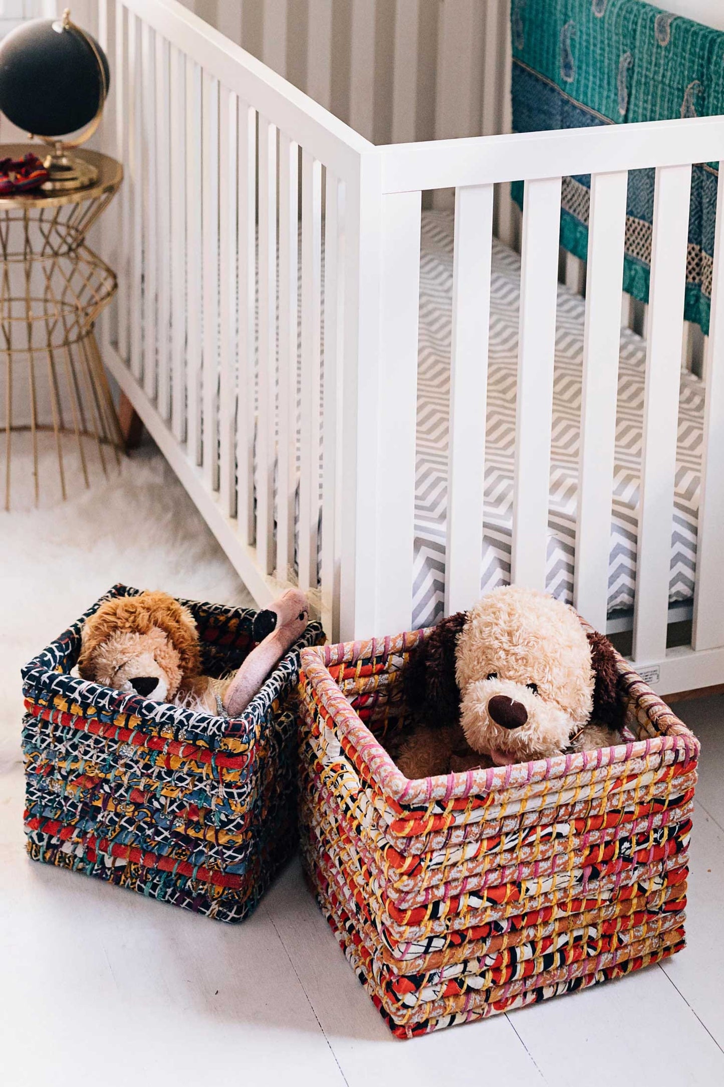 Basket w/handle holes sari 14x12x12H asst