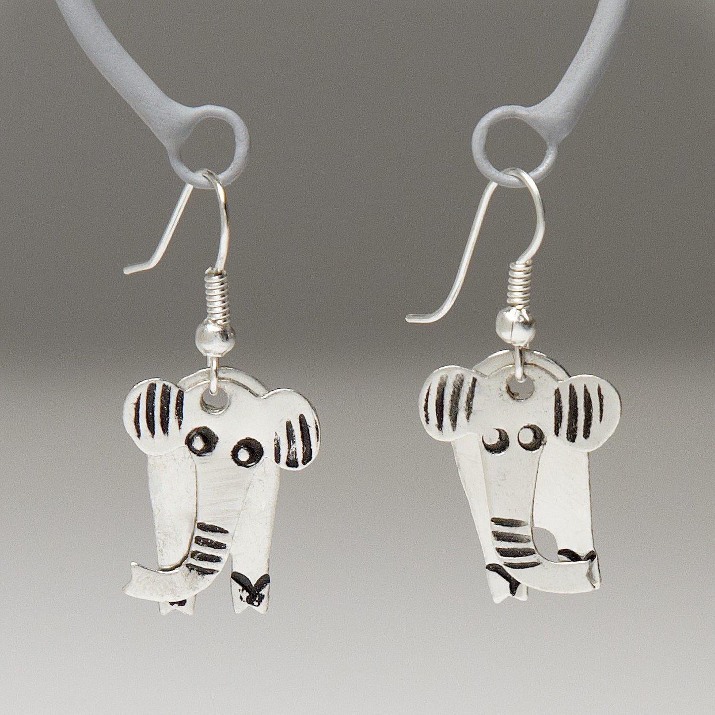 Earrings elephant white mtl 1.5L silv