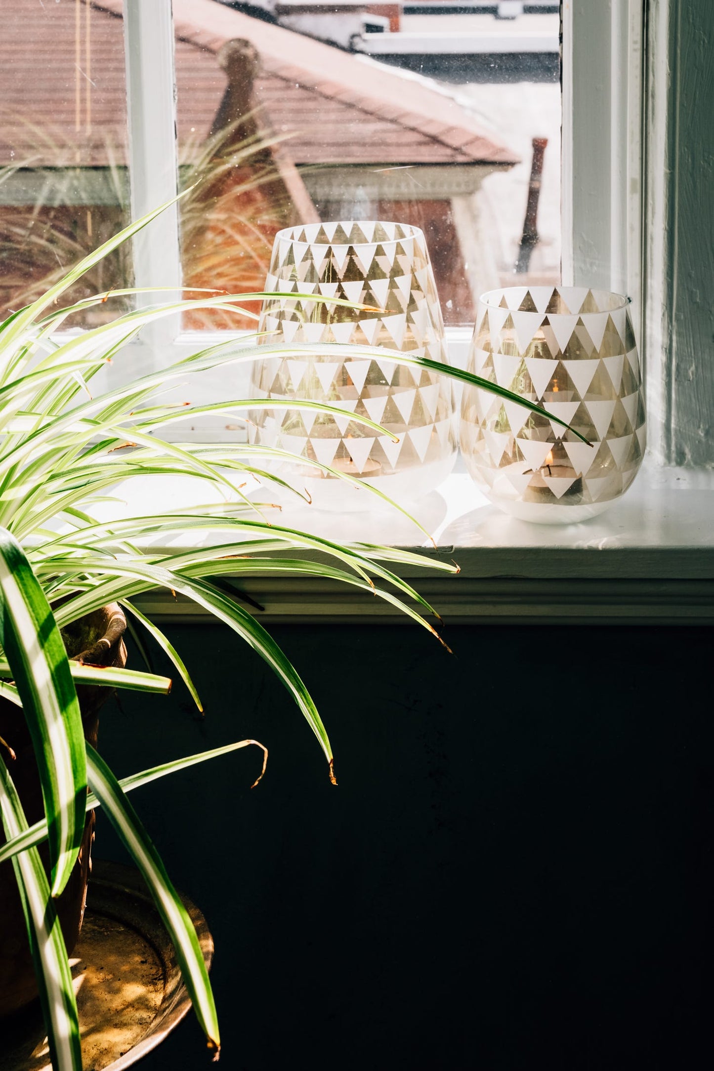 Candleholder triangles etched glass 4Dx5H gray