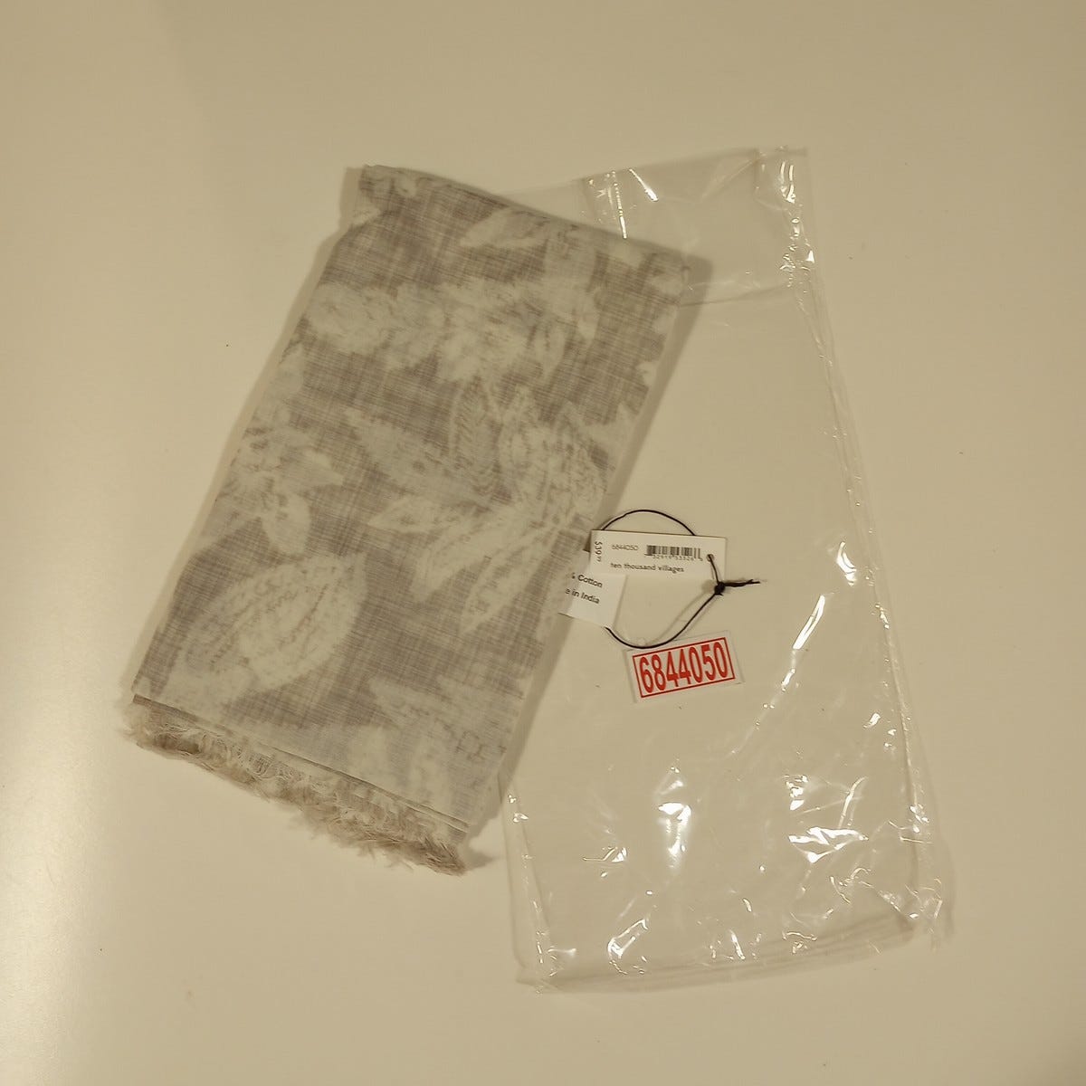 Scarf overall floral cotton 70x24 gray/white