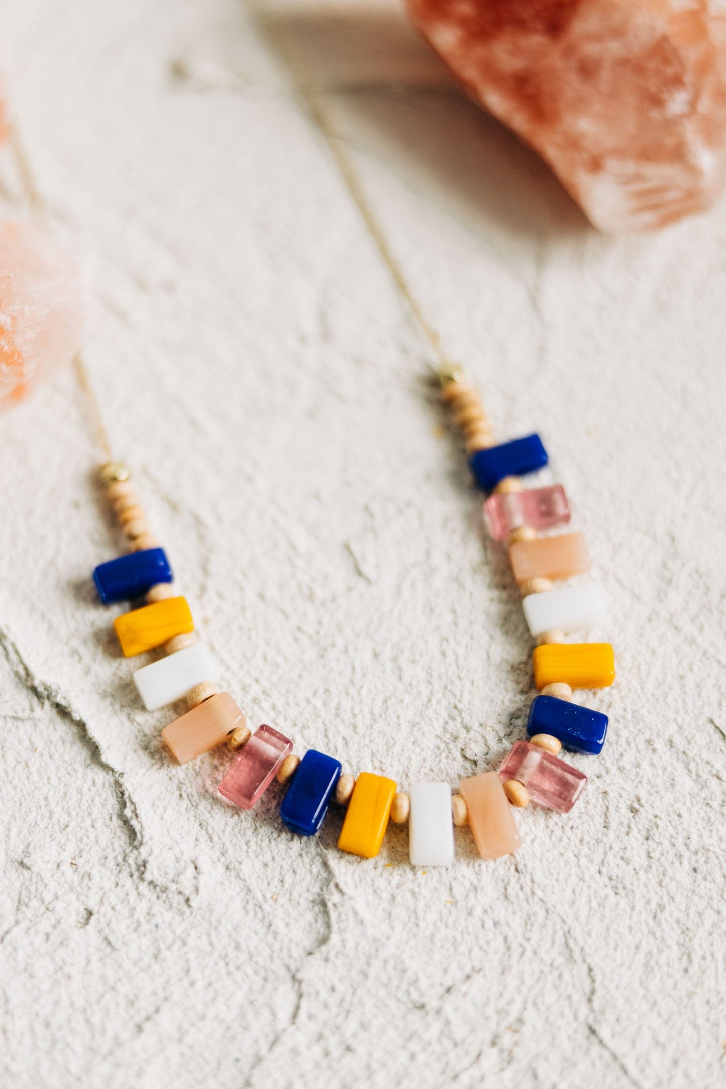 Necklace jubilation beads glass/wd 19L yel/wht/blu