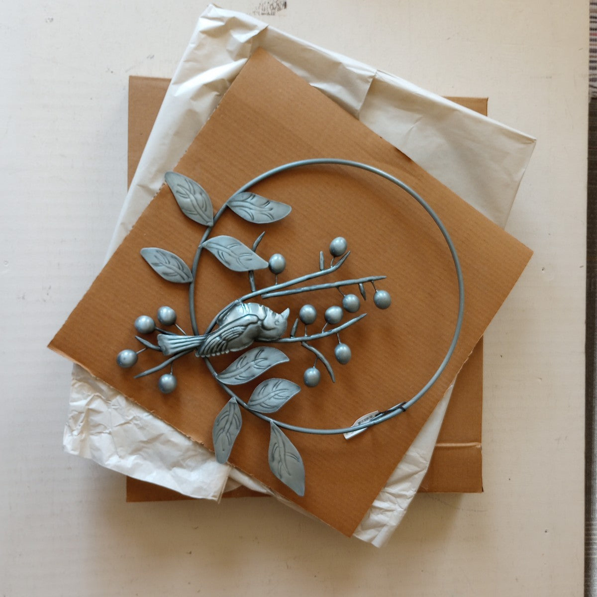 Wreath peace dove w/branches iron 16Wx15H silver