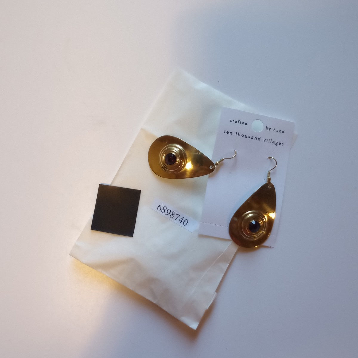 Earrings dangle pear w/eye br/glass 2.5L br/red