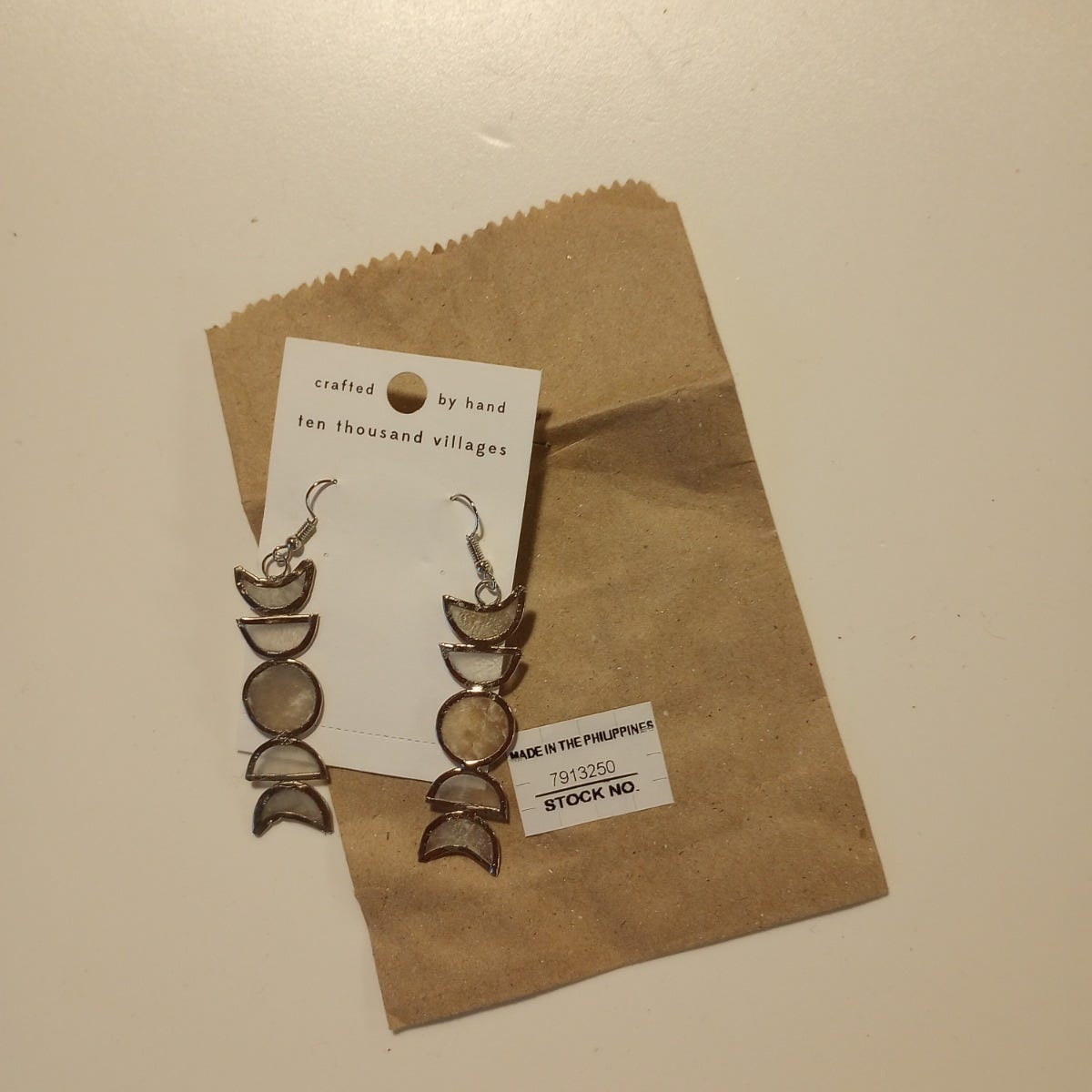 Earring moon phases capiz/metal 2.75L nat/silv