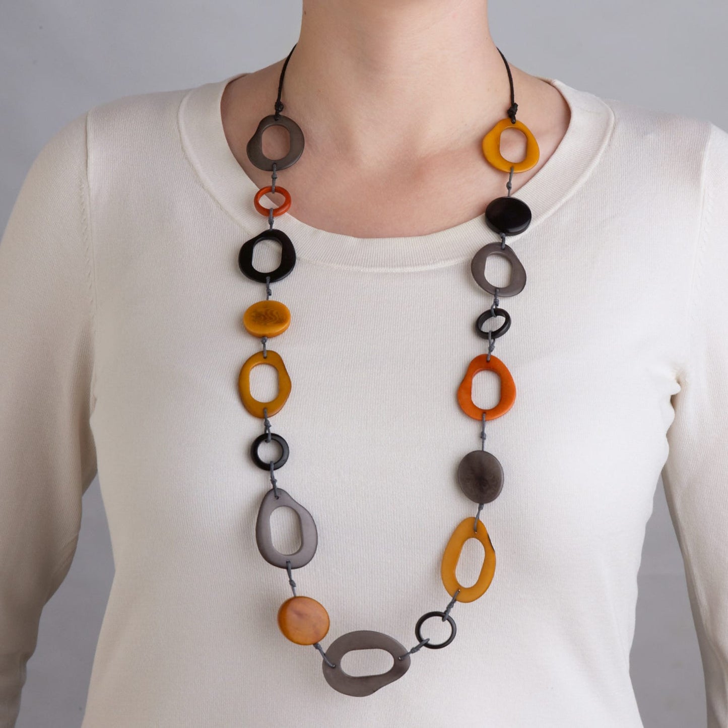 Necklace open rings/disc tagua 38L brn/yel/gray