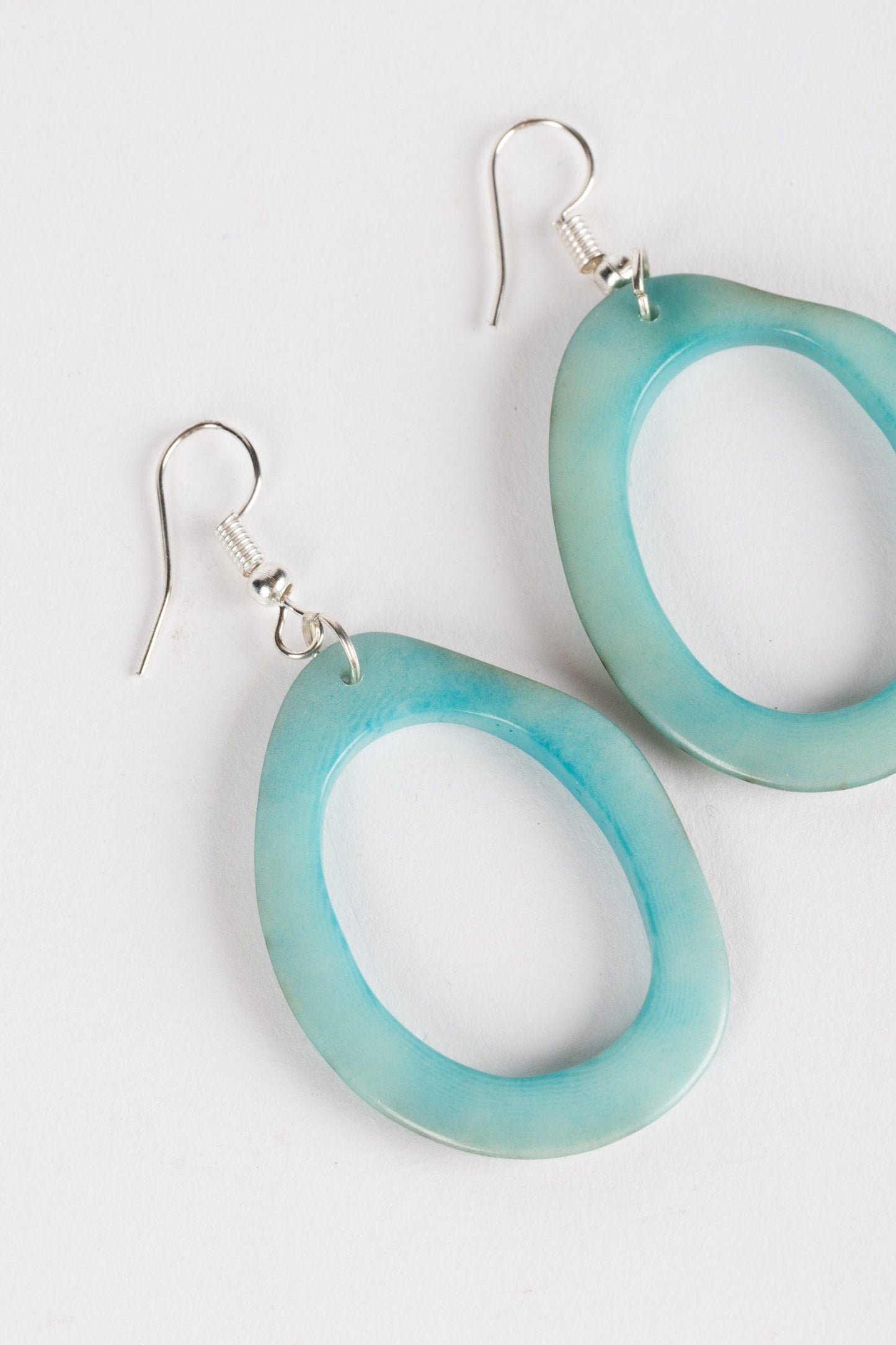 Earring seafoam open oval slice tague 2.5L mint