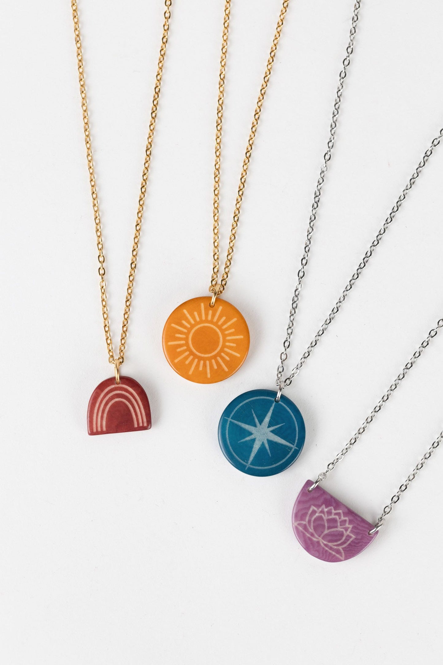 Necklace rainbow dream pend tagua 16L rust/gold