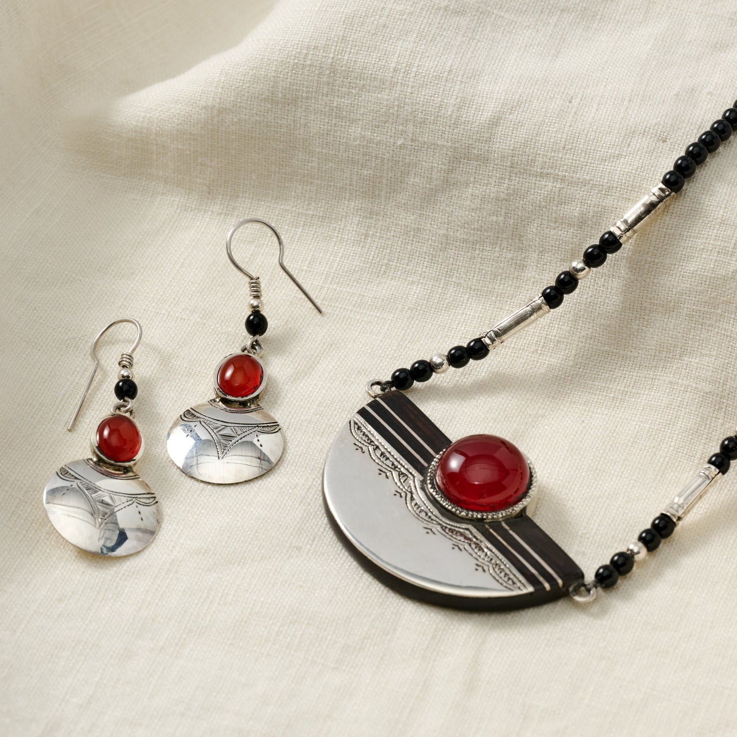 Necklace Tuareg silv/agate/ebony 20L blk/rd/silv