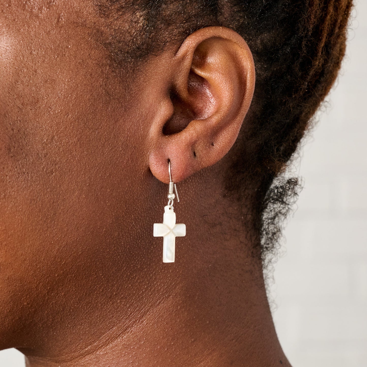 Earrings cross MOP 1.5L white/silver