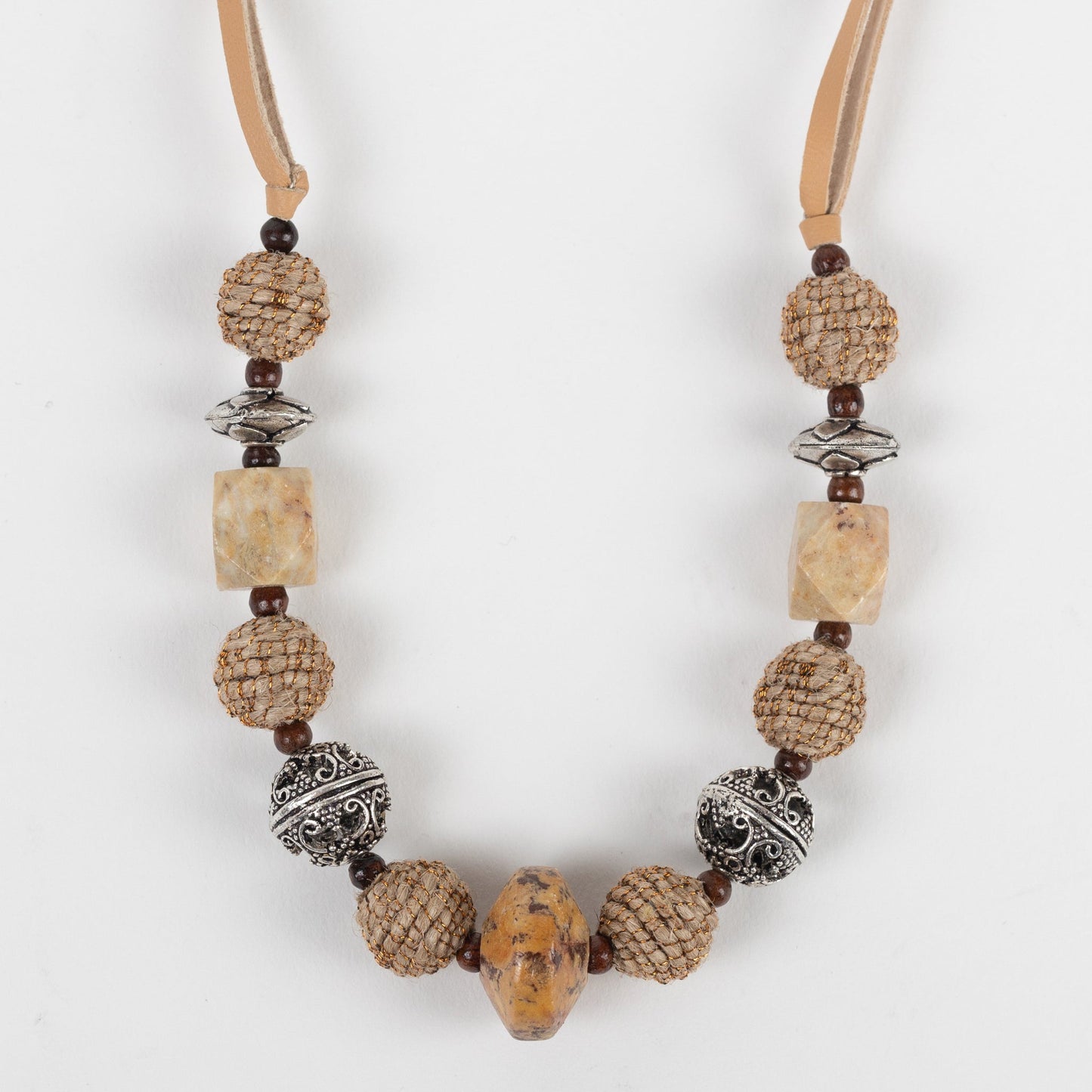 Necklace chnk bead stn/jute/brss/lthr 20L nat/silv