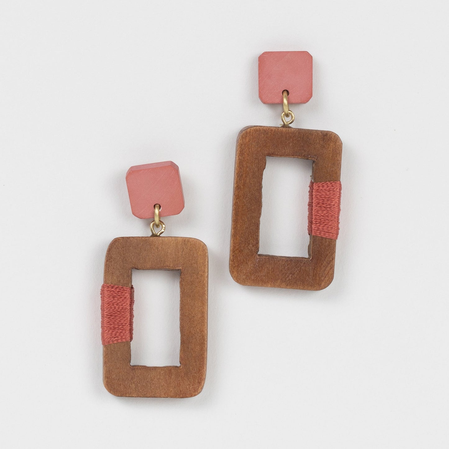 Earrings dangle rect wood/clay/silk 1.75L brn/orng