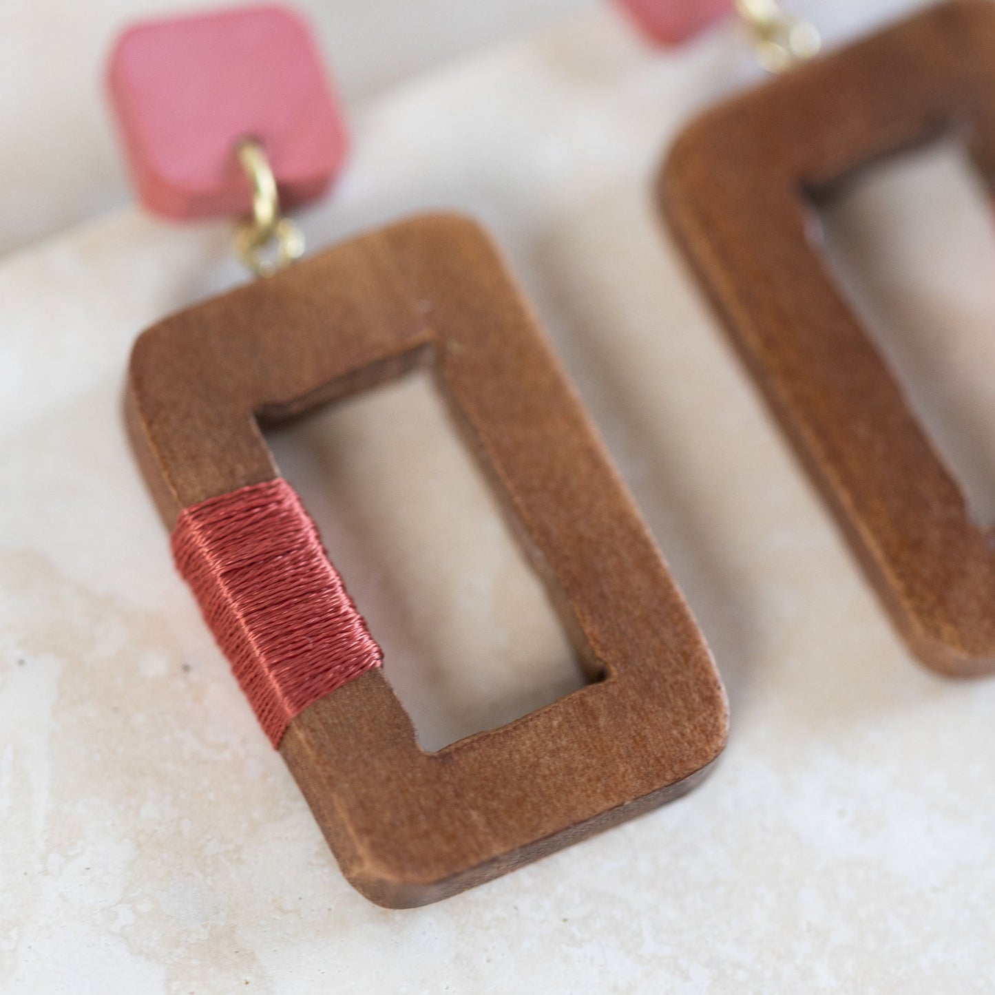 Earrings dangle rect wood/clay/silk 1.75L brn/orng
