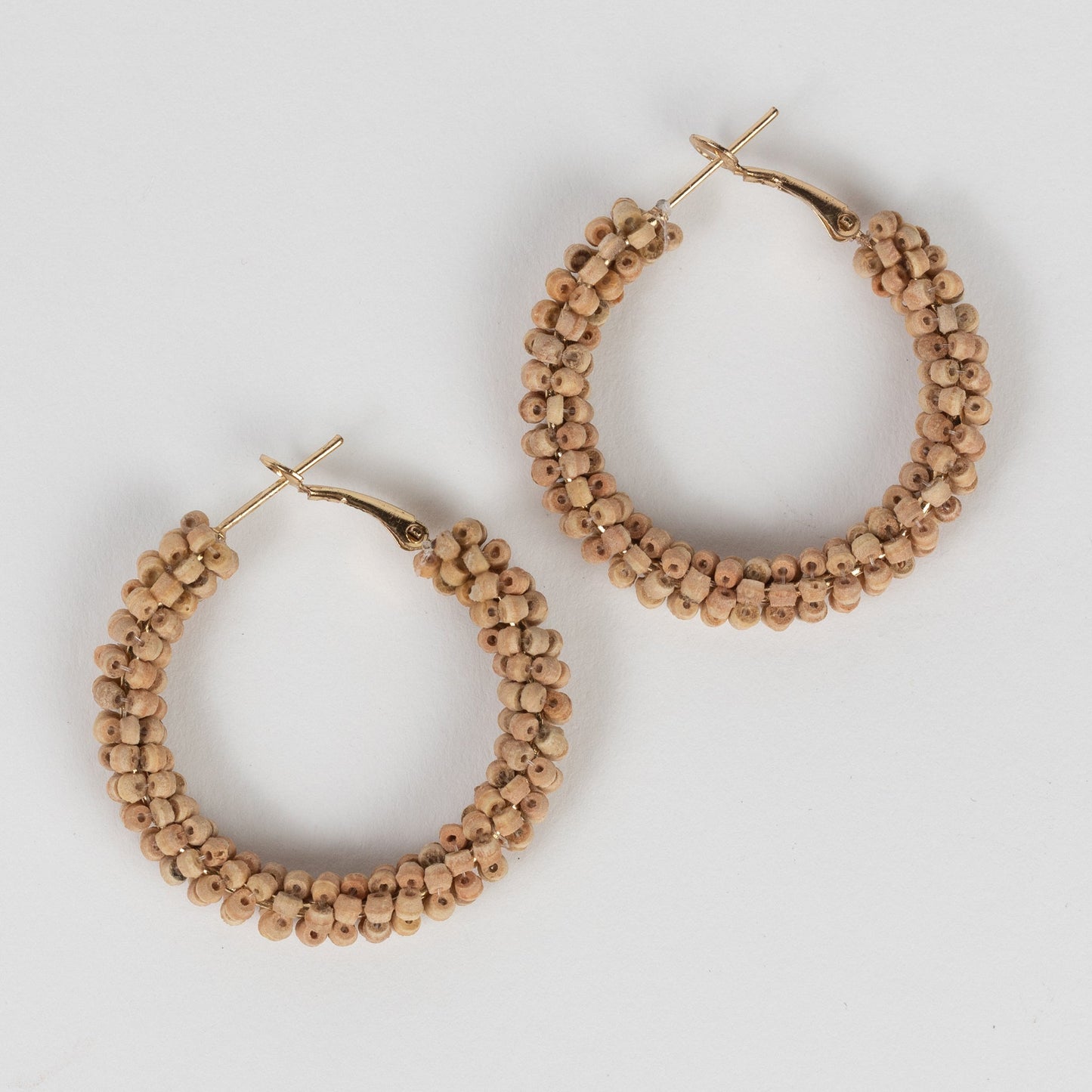 Earrings hoop w/micro bead wood/brass 1.5D br/brn