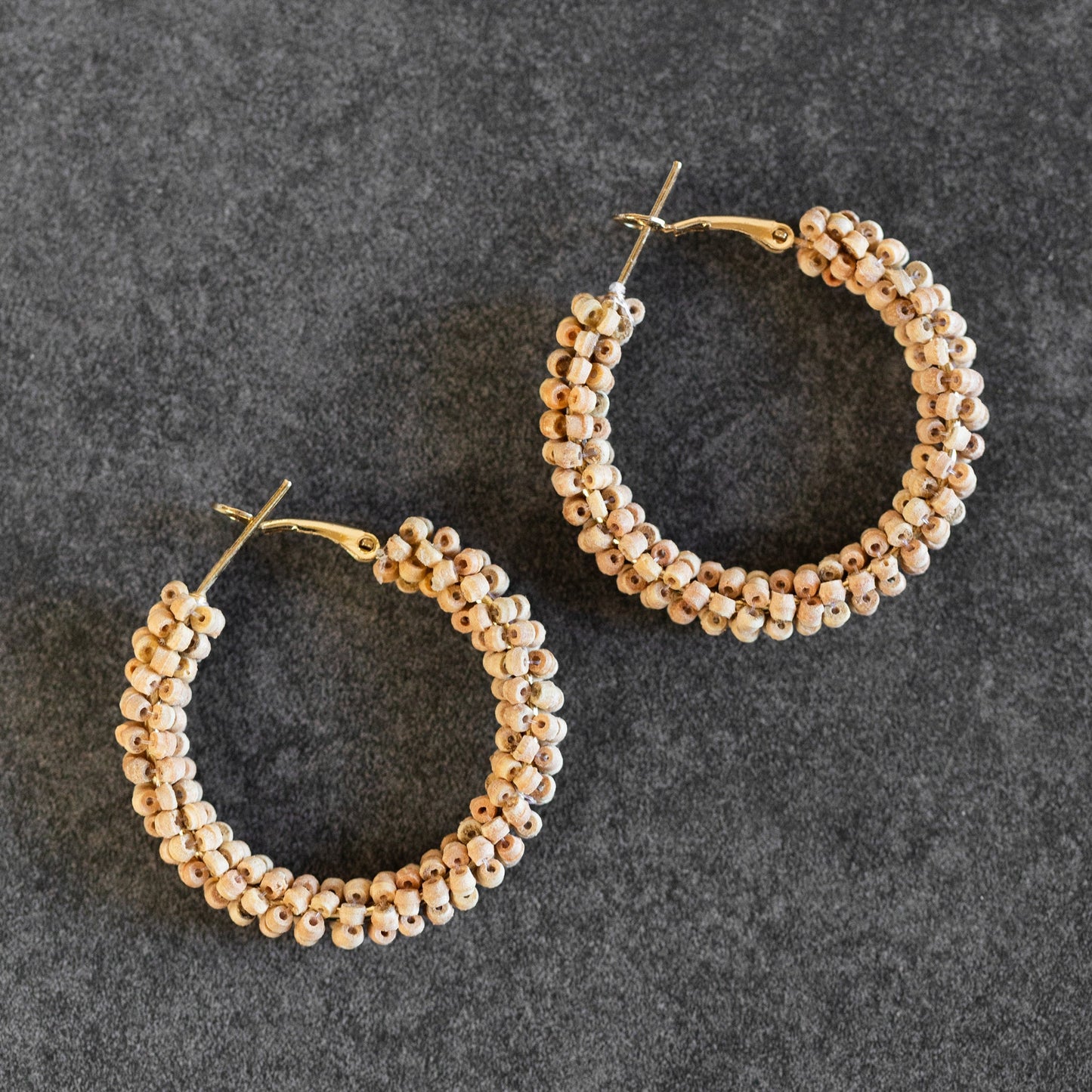 Earrings hoop w/micro bead wood/brass 1.5D br/brn