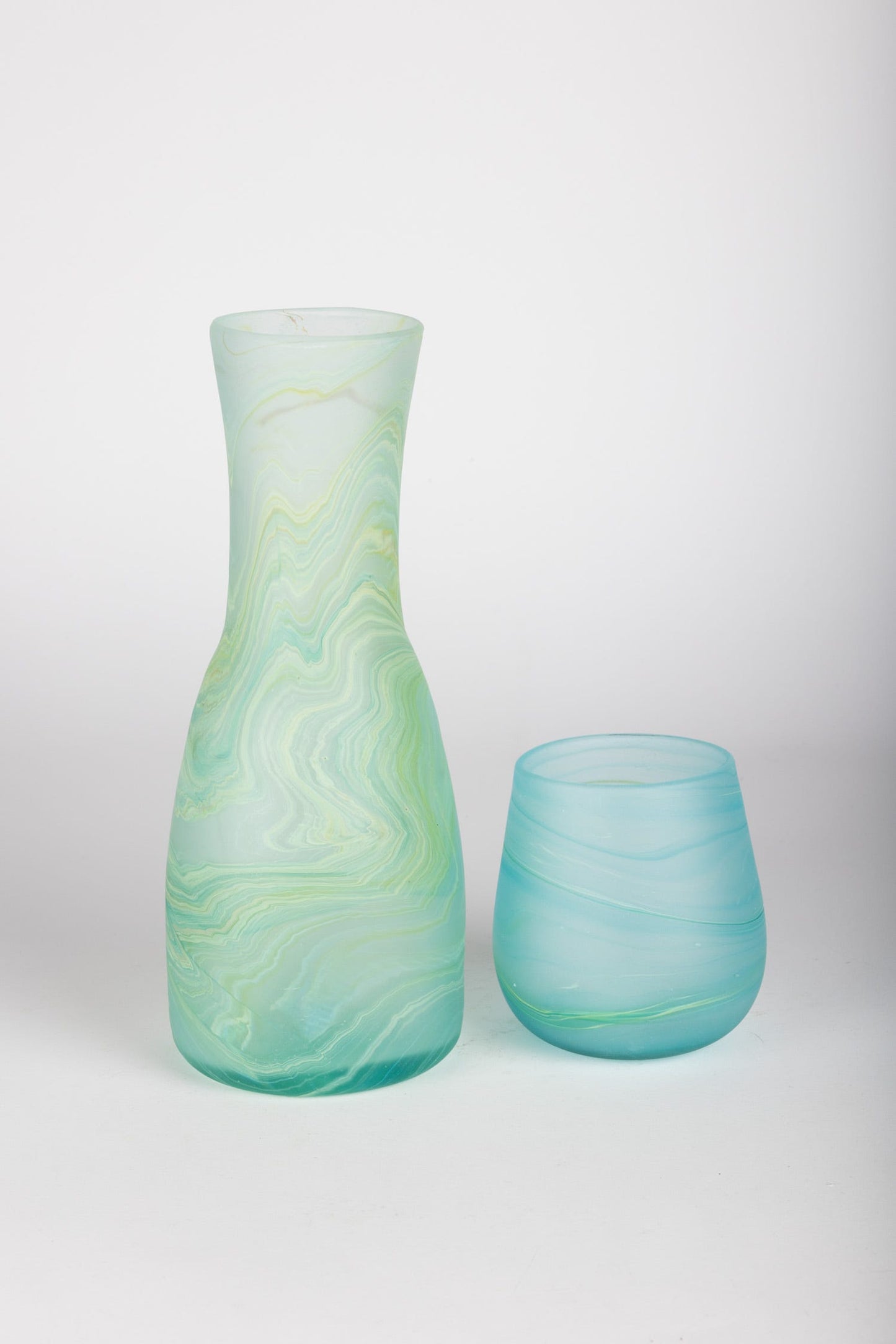 Carafe oasis Phoenician glass 4Dx11H greens