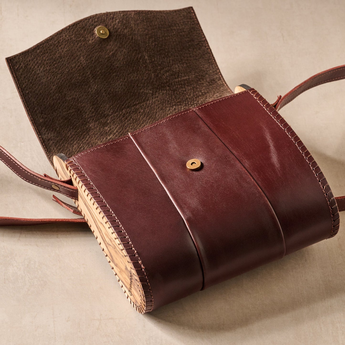 Purse structured leather/olive wood 8x8 brn/nat