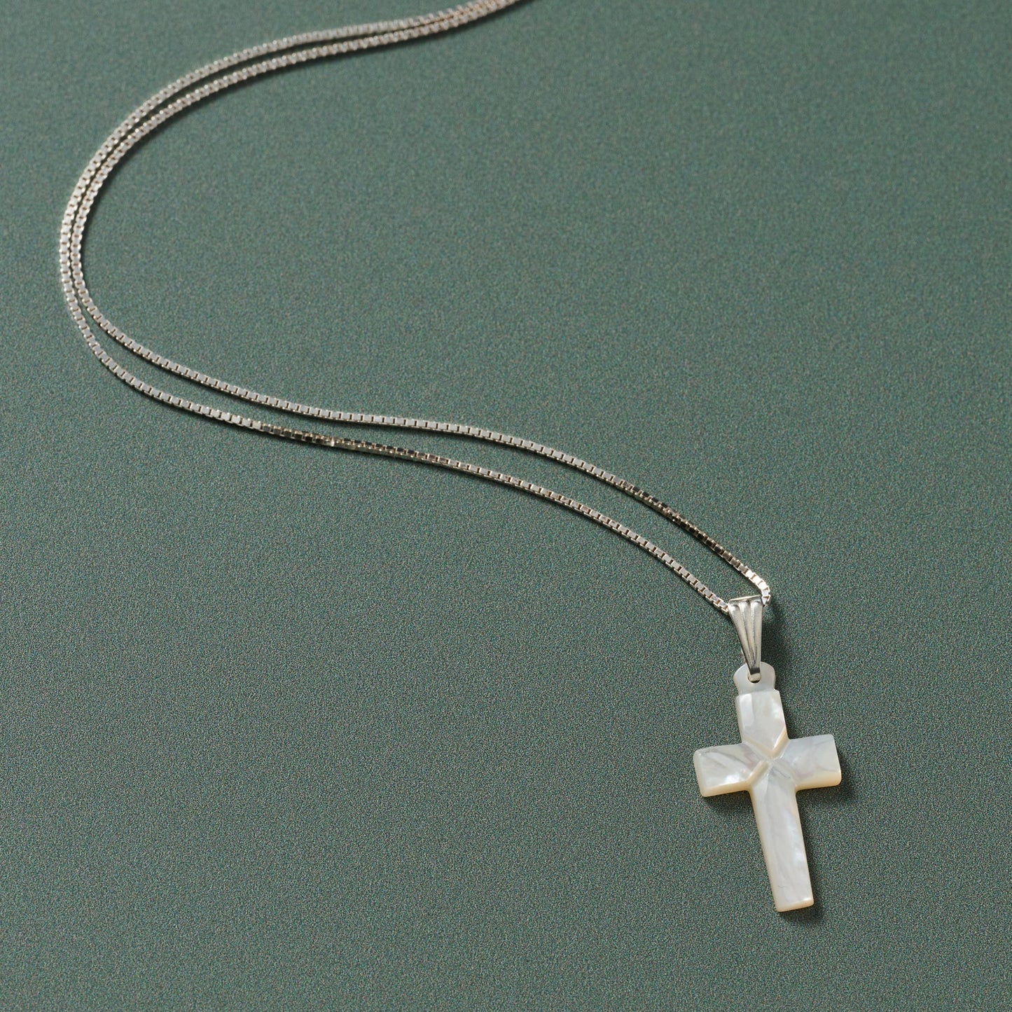 Necklace cross pend MOP 19L silver/white