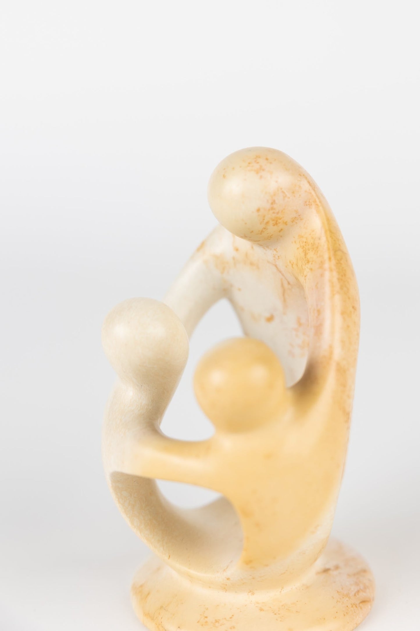 Sculpture adult/two children kisii 3Dx5H nat/asst