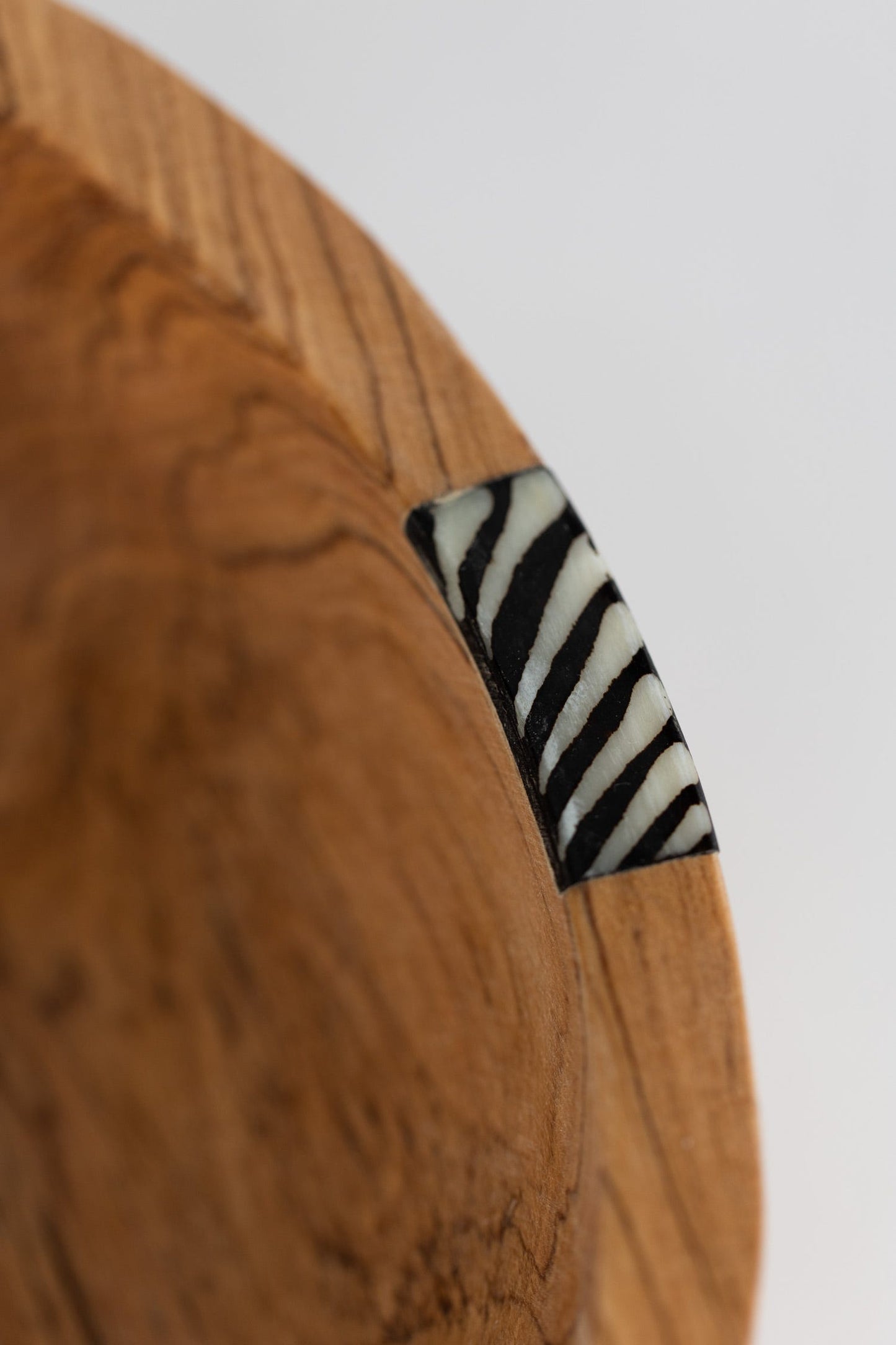 Bowl L bone inlay olive wood 12Dx3.25H brn/blk/wht