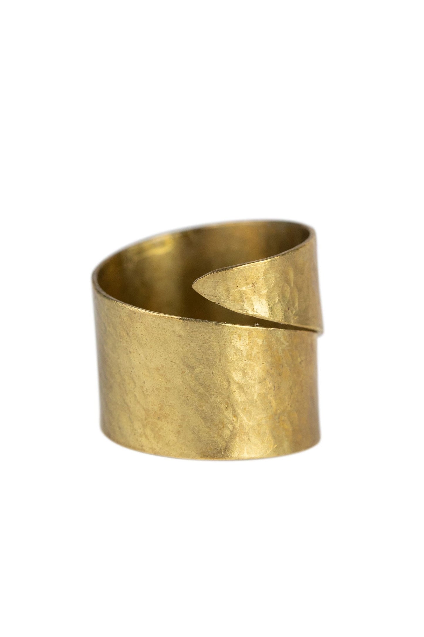 Ring hammered wrap brass .75W brass