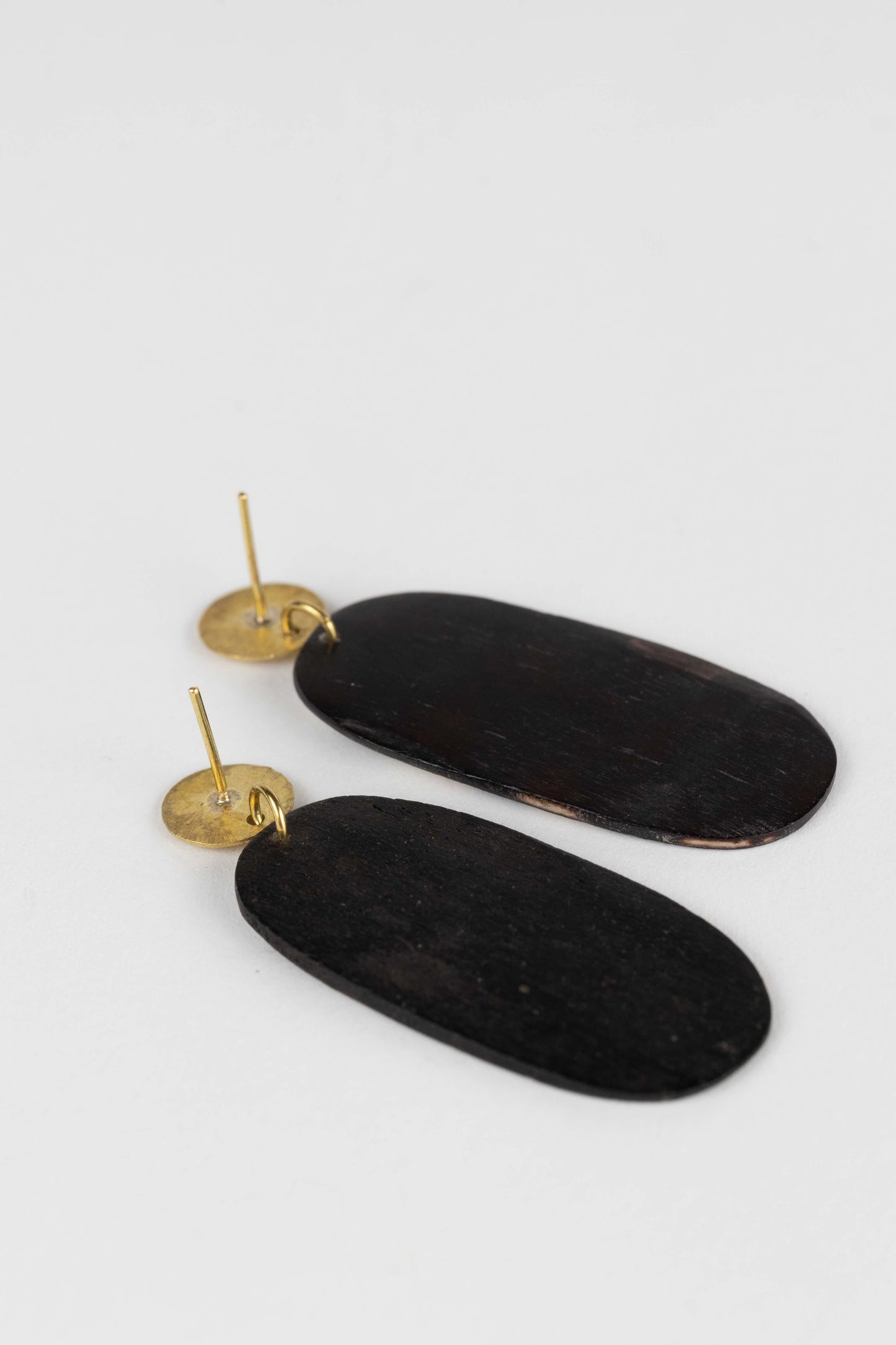 Earrings post geo oval bone/metal 2.5L brn/crm/br