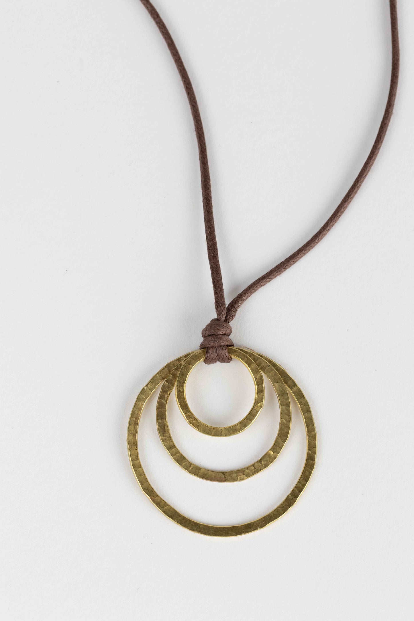 Necklace 3 circles metal/cord 26L/2D br/brn