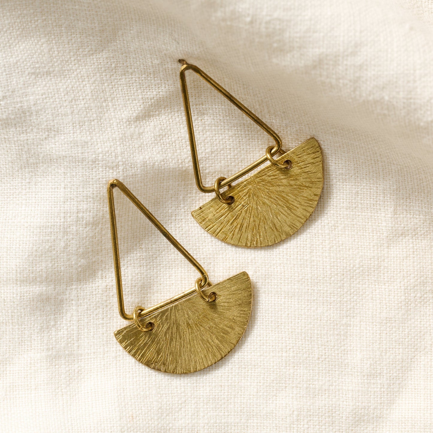 Earrings post triangle/semicircle brass 1.5L brass