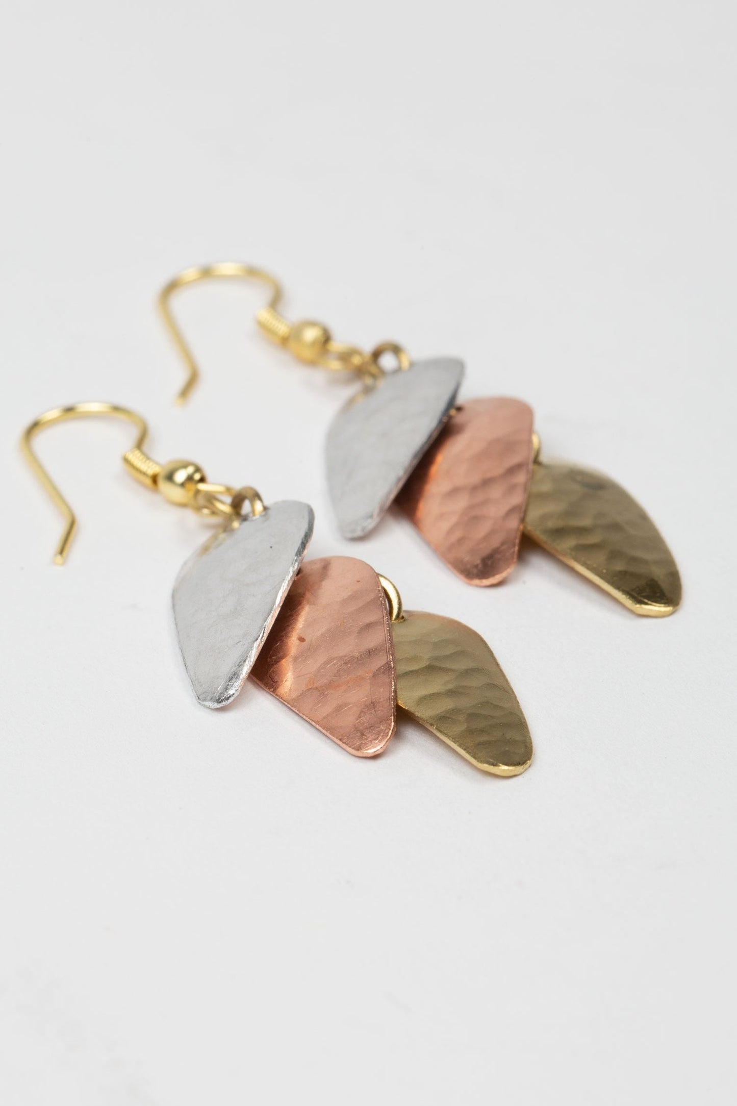 Earrings 3 layered tabs mtl 2L silver/coppe/brass
