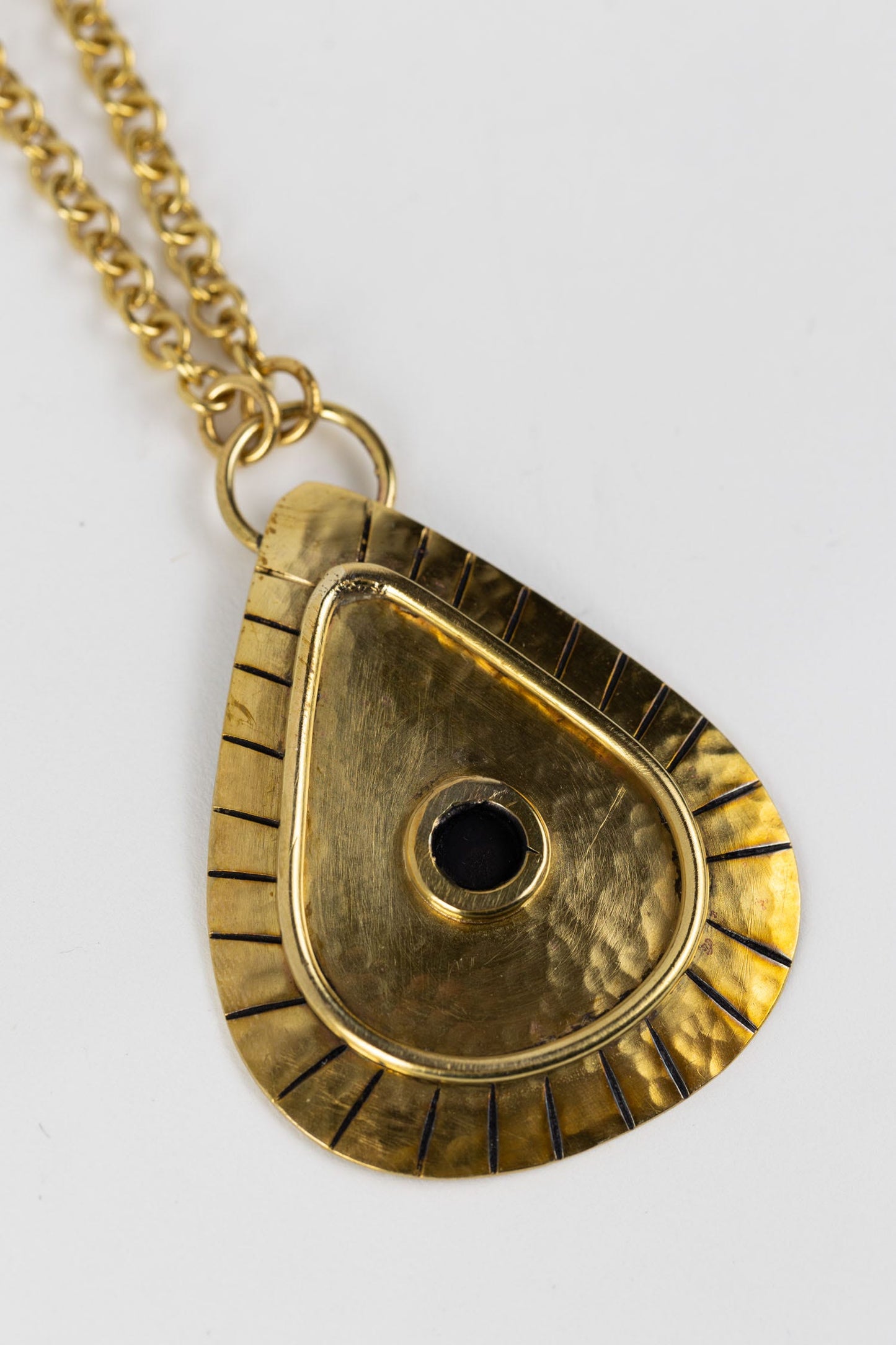 Necklace teardrop Egyptian pendant brass 26L br