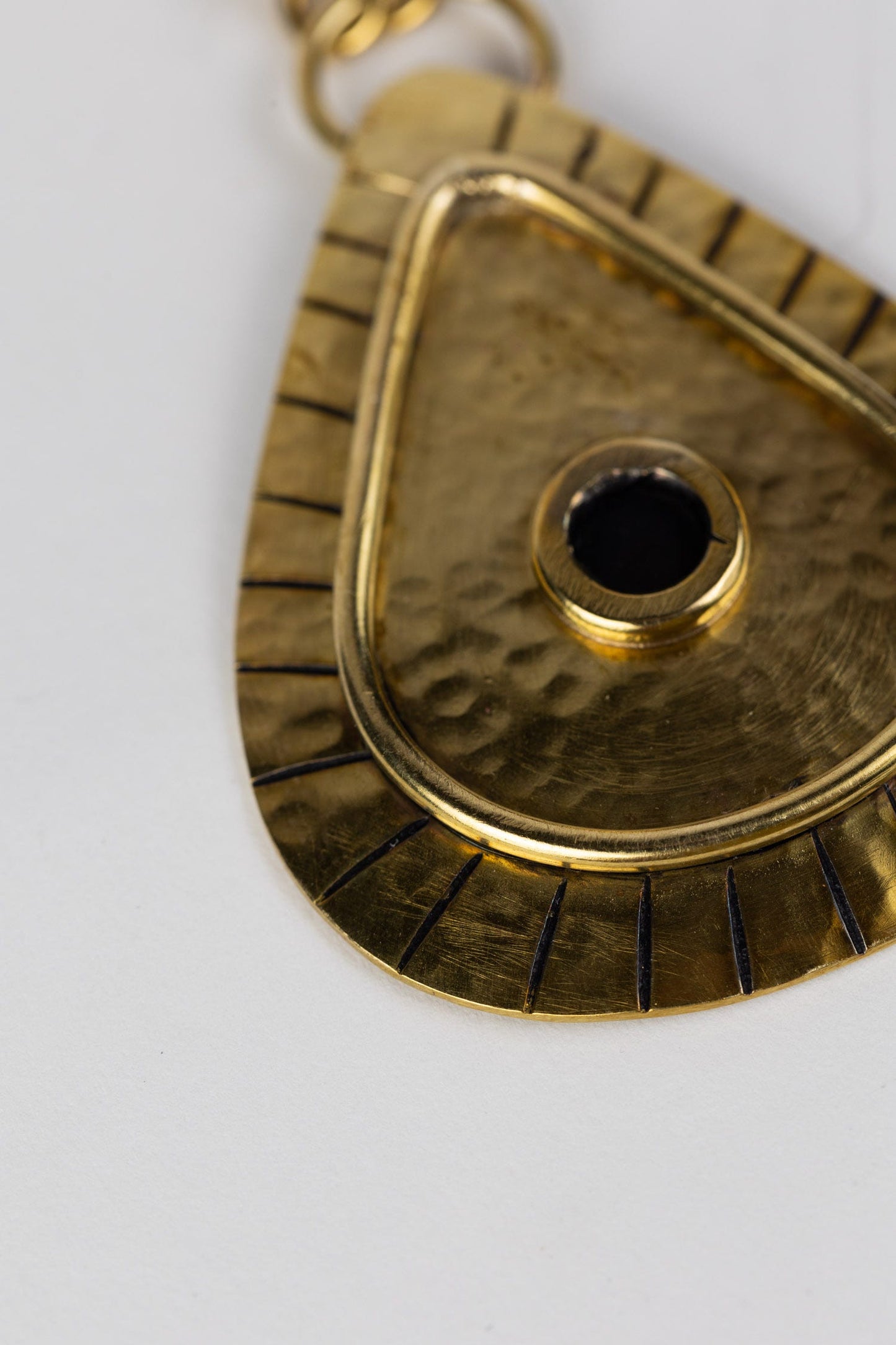 Necklace teardrop Egyptian pendant brass 26L br