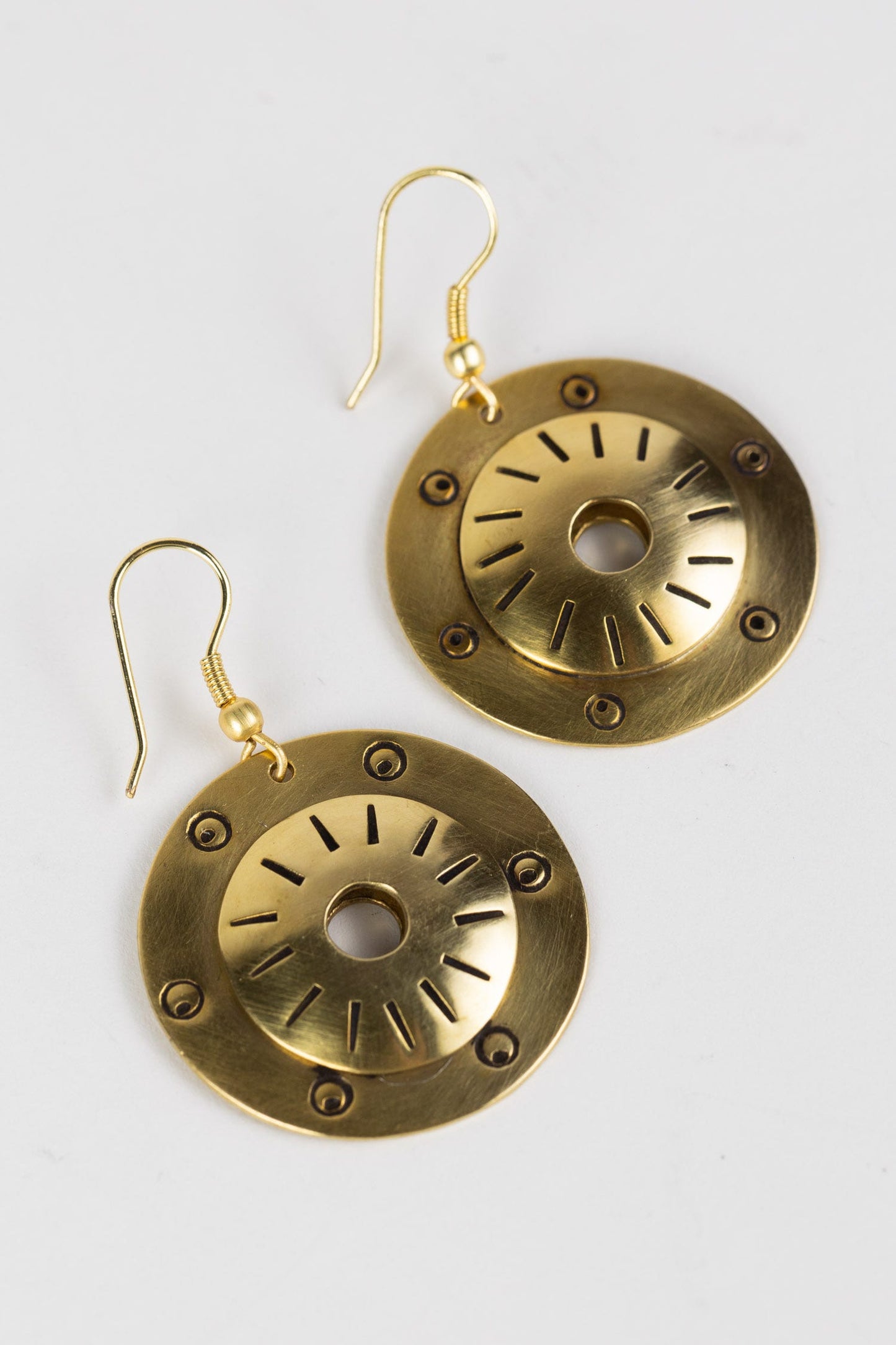 Earrings round wheel brass 1.75L brass