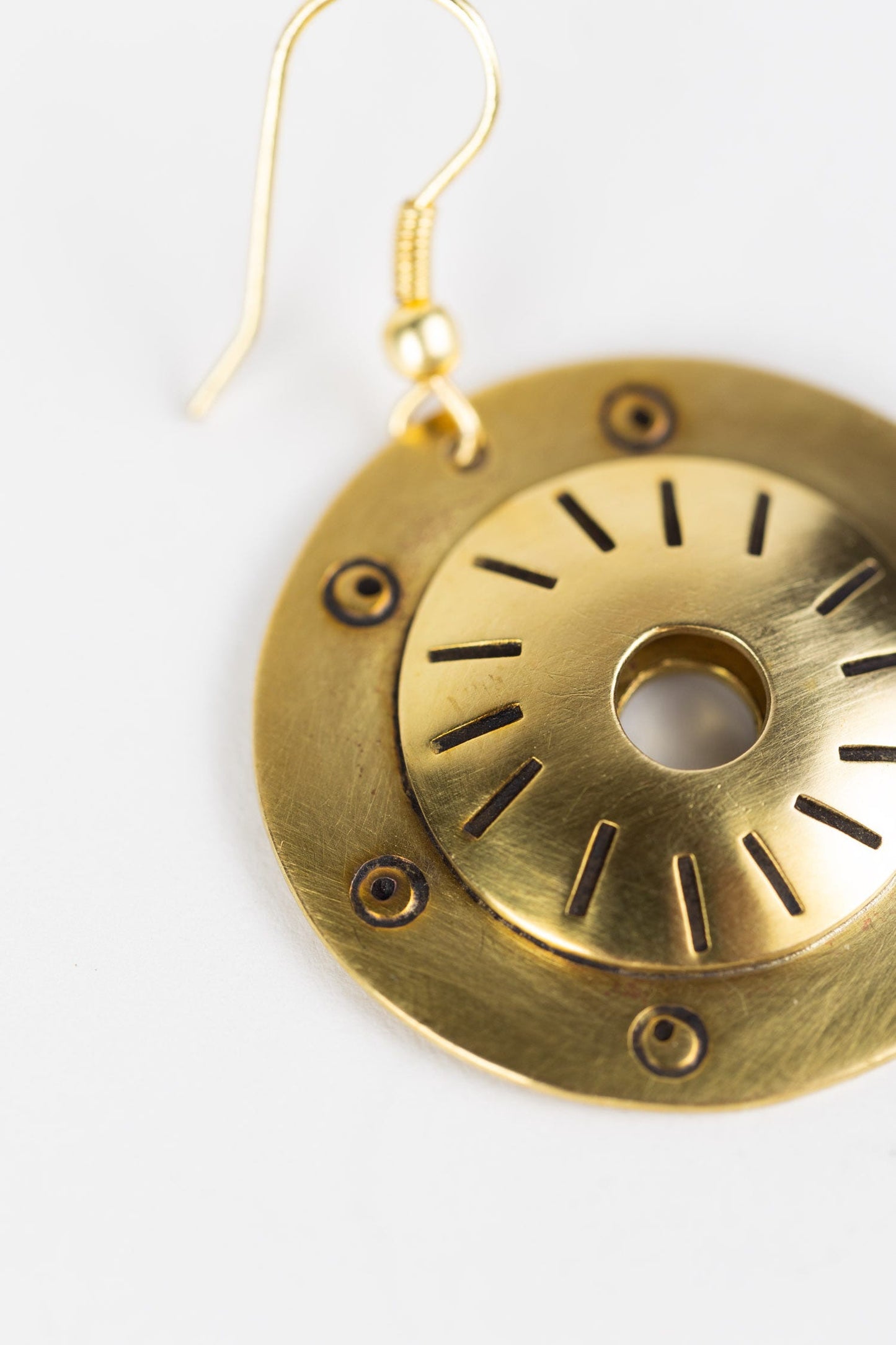 Earrings round wheel brass 1.75L brass