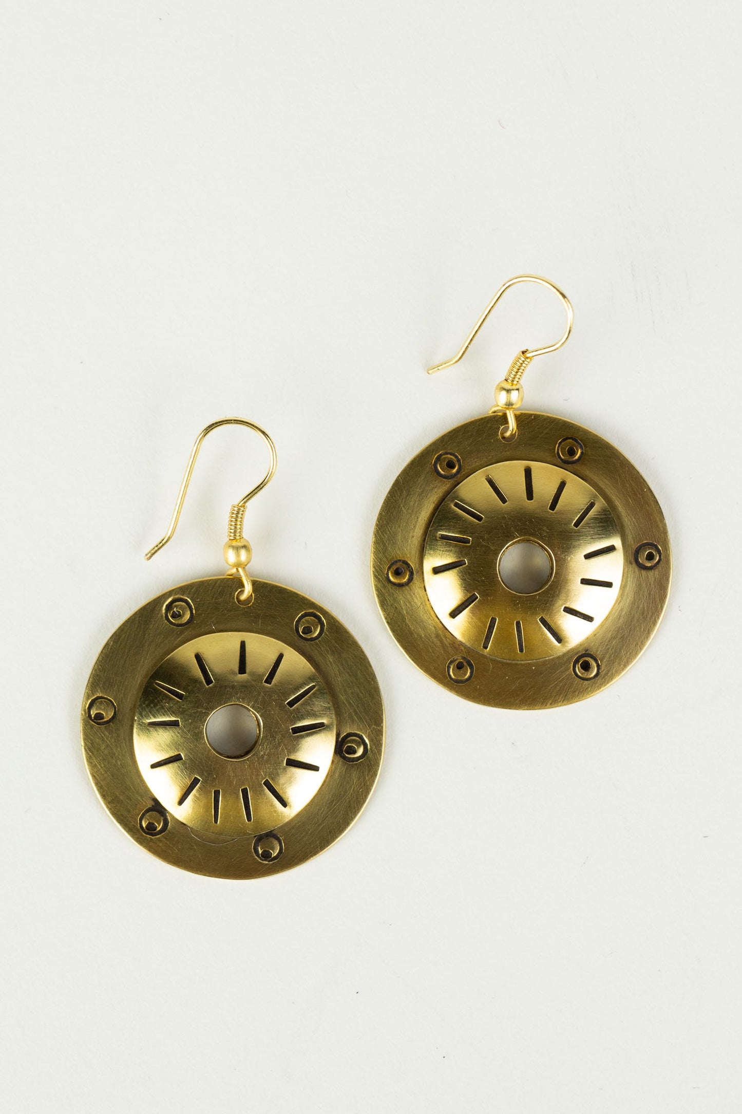 Earrings round wheel brass 1.75L brass