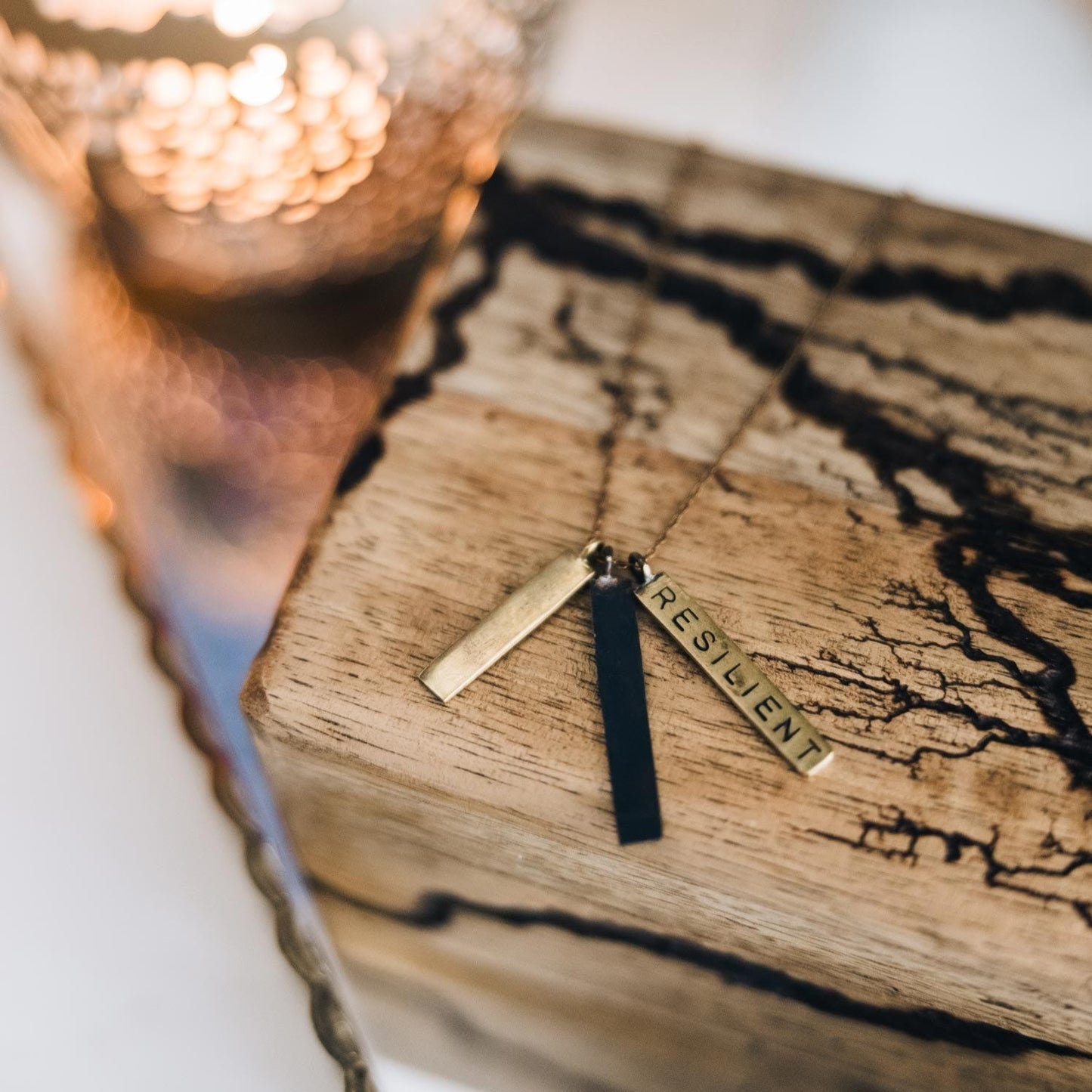 Necklace 3 bars RESILIENT pend 32L gold/black