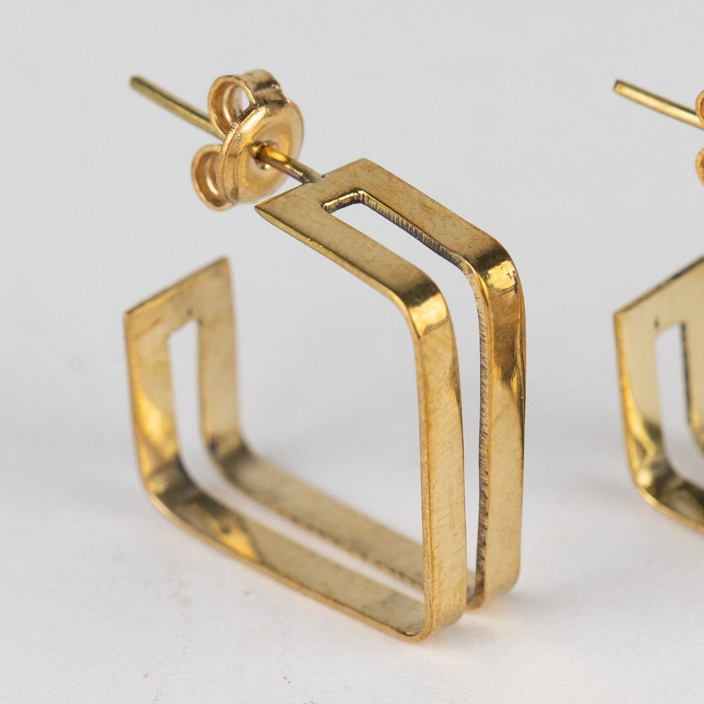 Earrings post square hoop bombshell .75sq brass