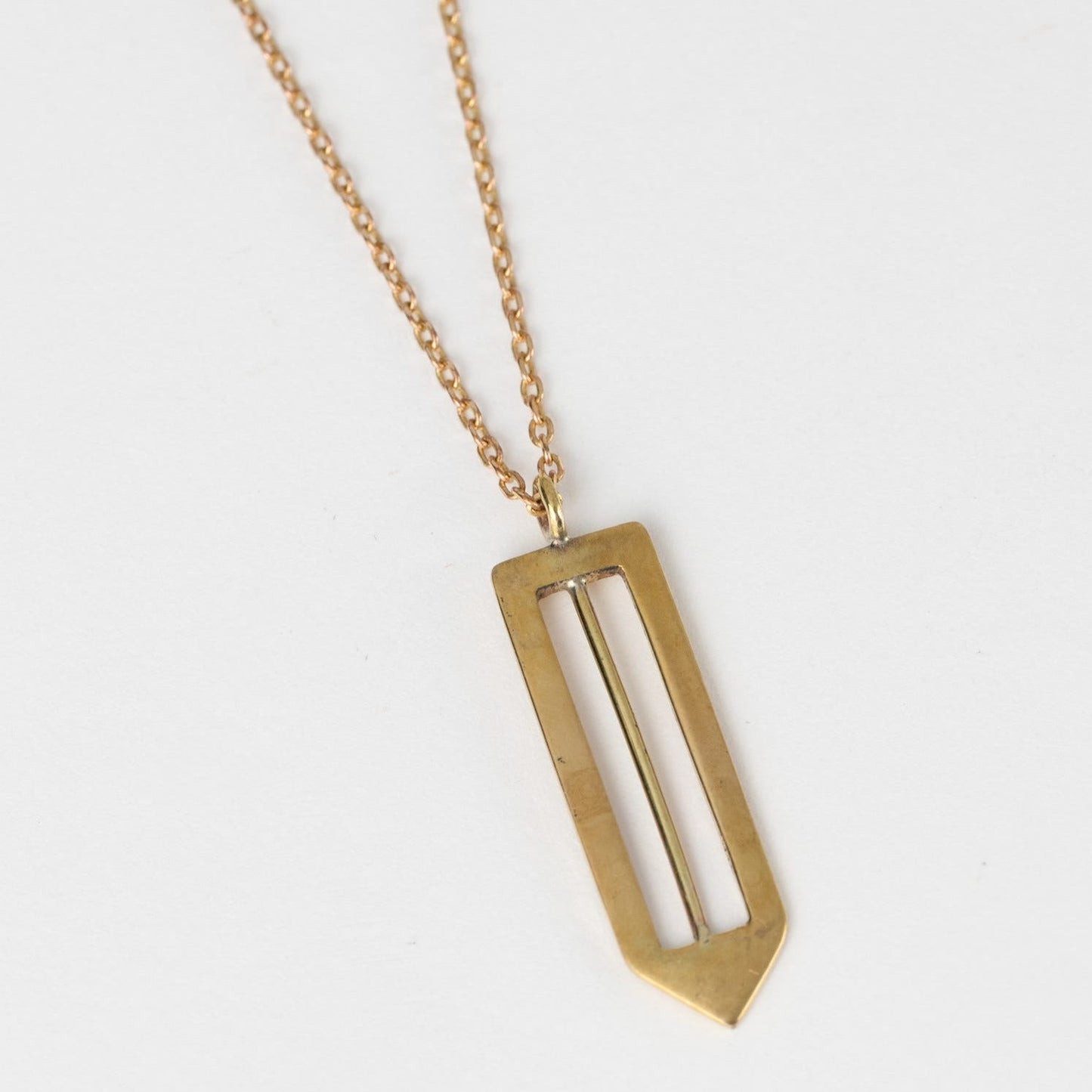 Necklace pointed path pend bombshell 17L brass