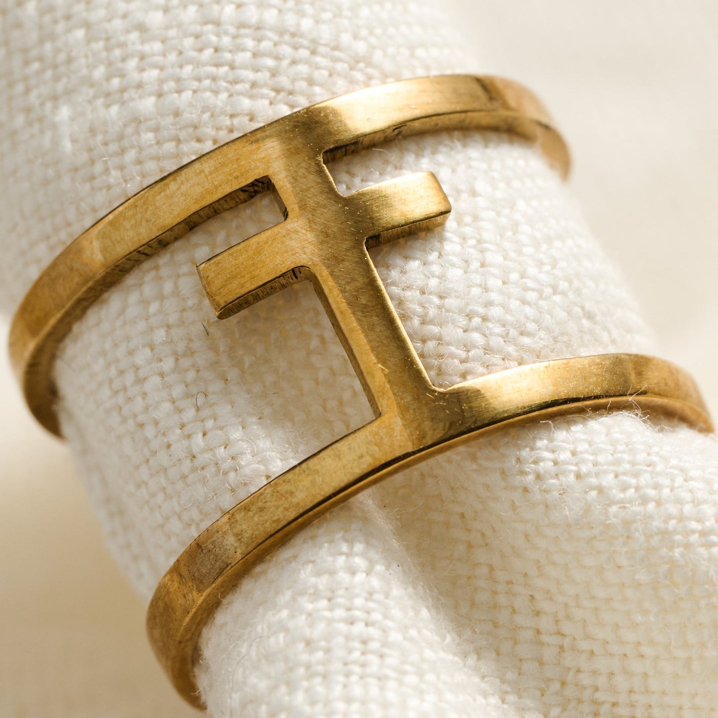 Ring single cross bombshell .75D adj brass