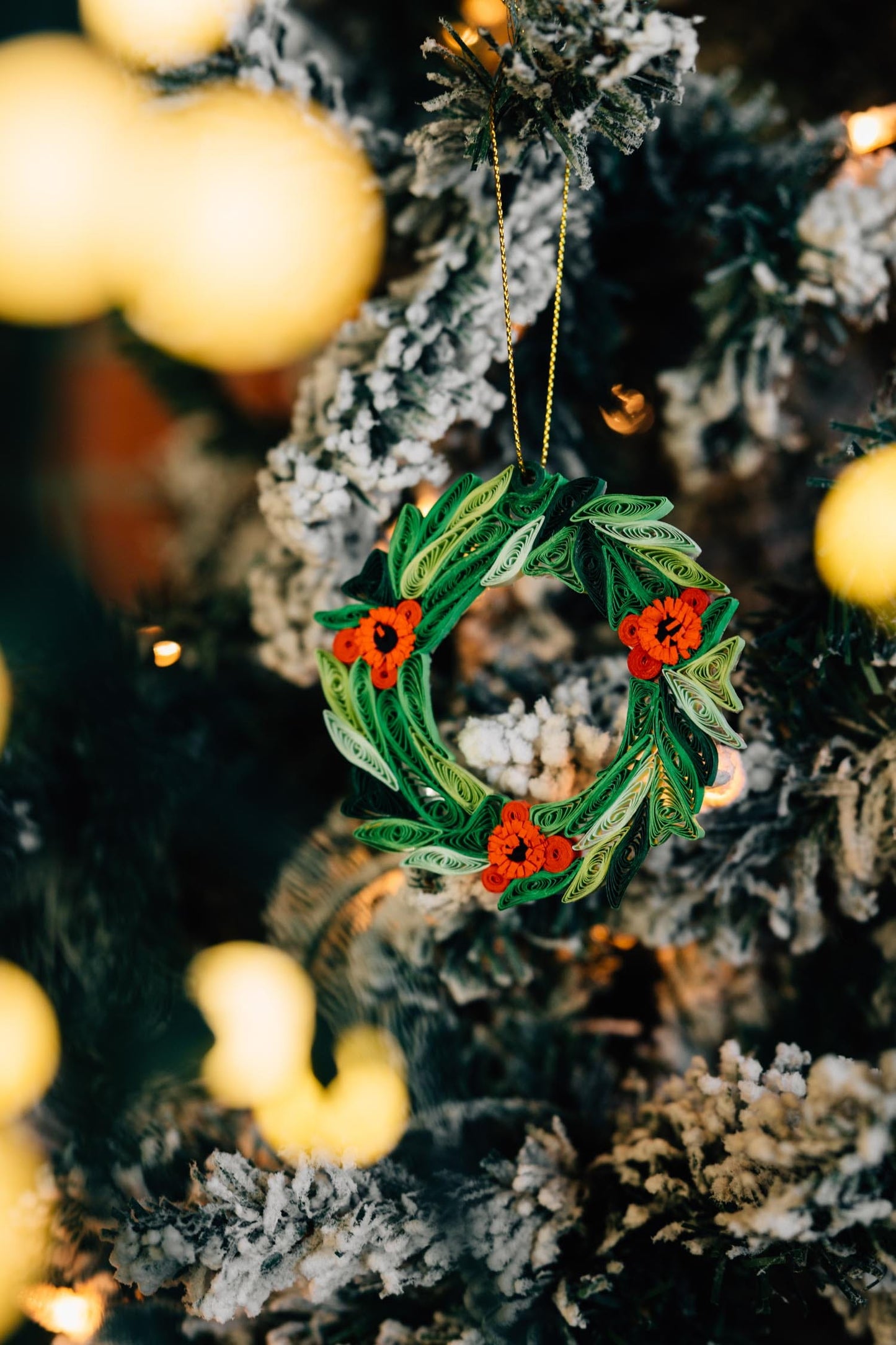 Ornament wreath M/3 quilled paper 3D grn/red
