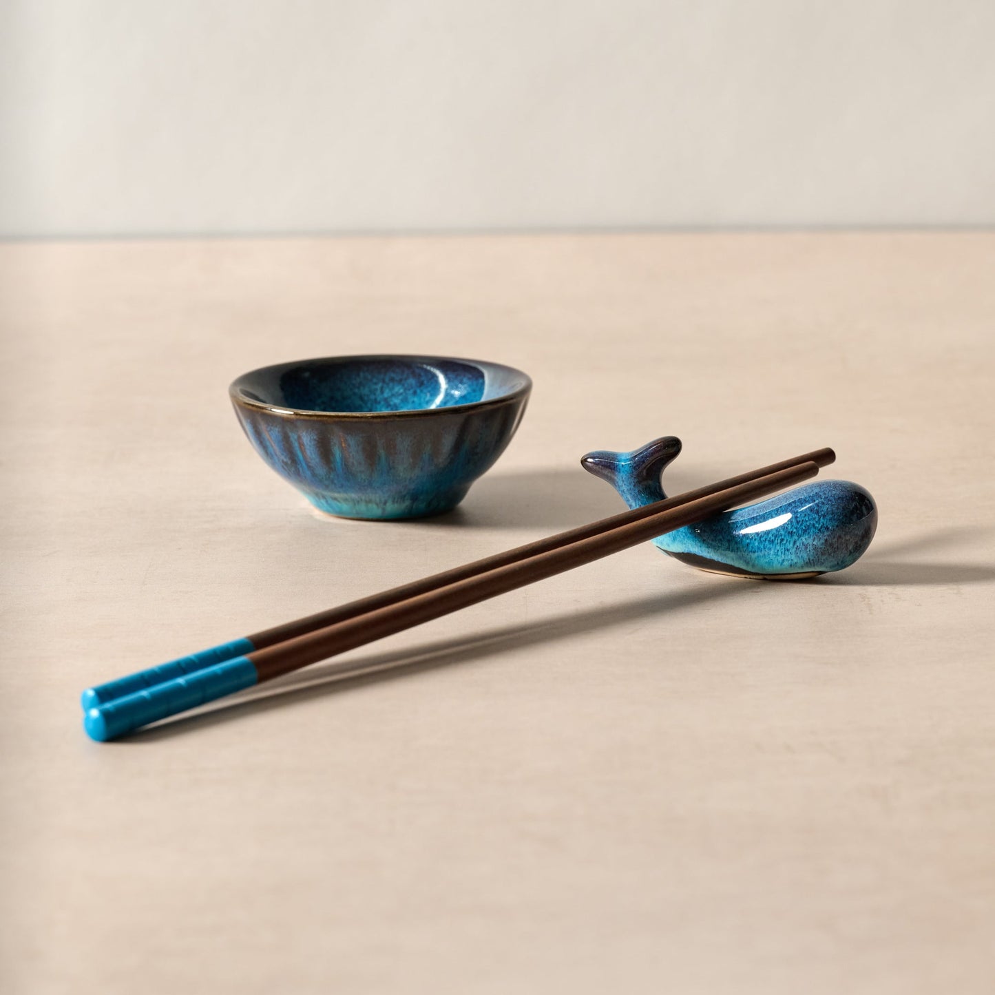 Chopstick set w/rest/bowl whale cer/wd 9.5L/3D blu