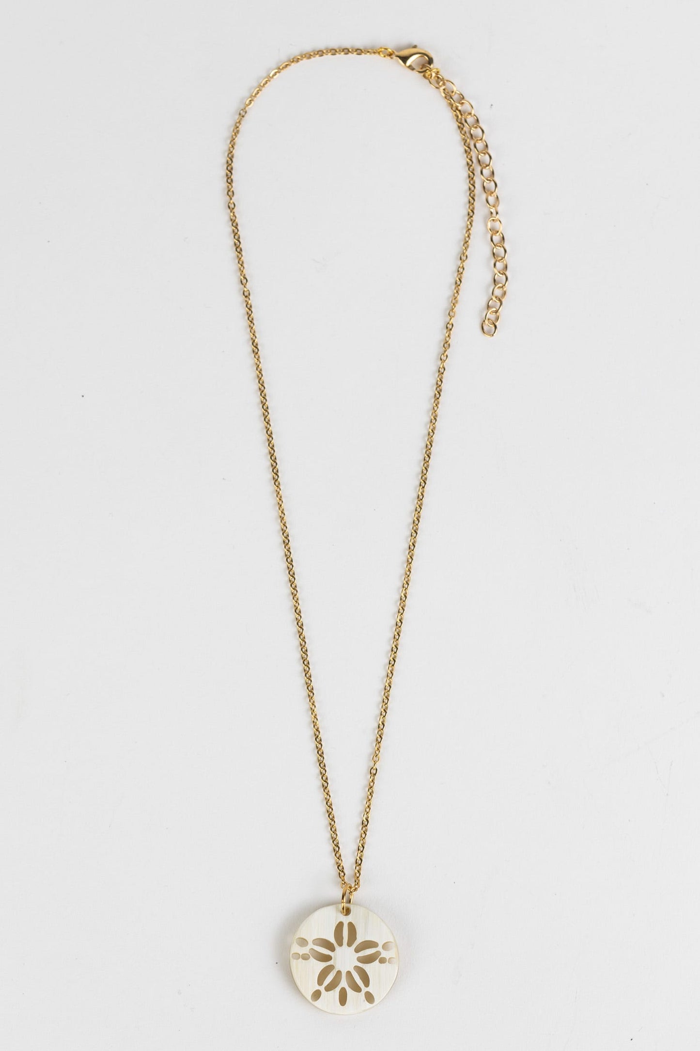 Necklace sand dollar pend horn/mtl 1Dx18L crm/gld