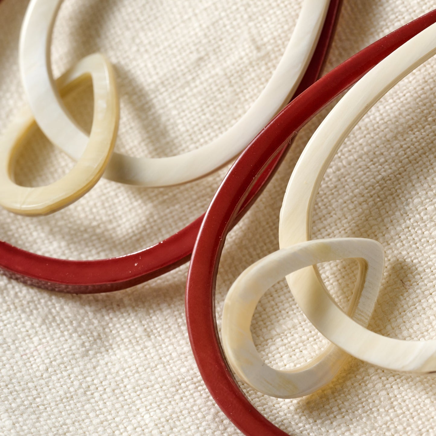 Earrings triple teardrop horn 3L tan/red