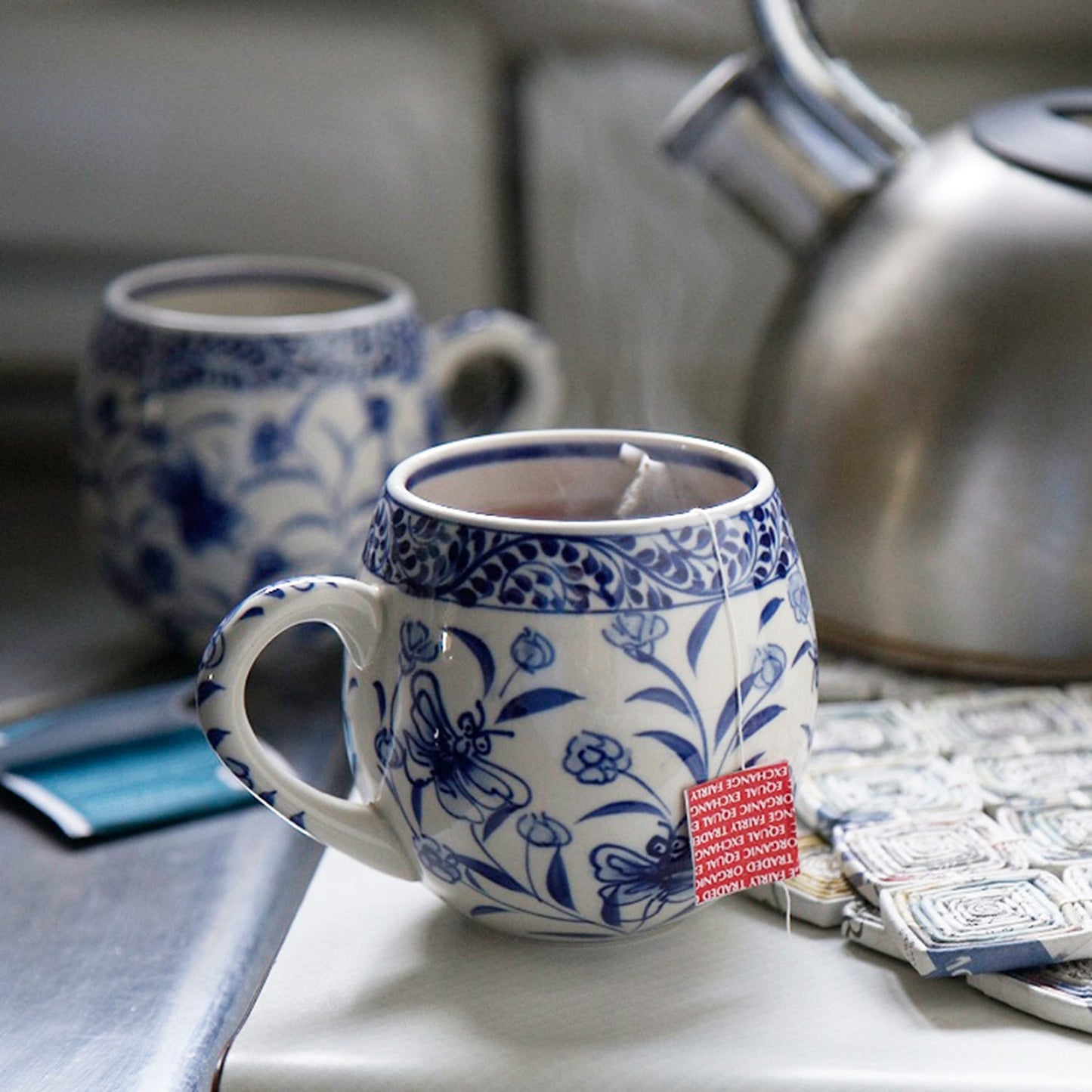 Mug bttrfly/flwr f/13 oz ceramic 4Dx4 blue/white