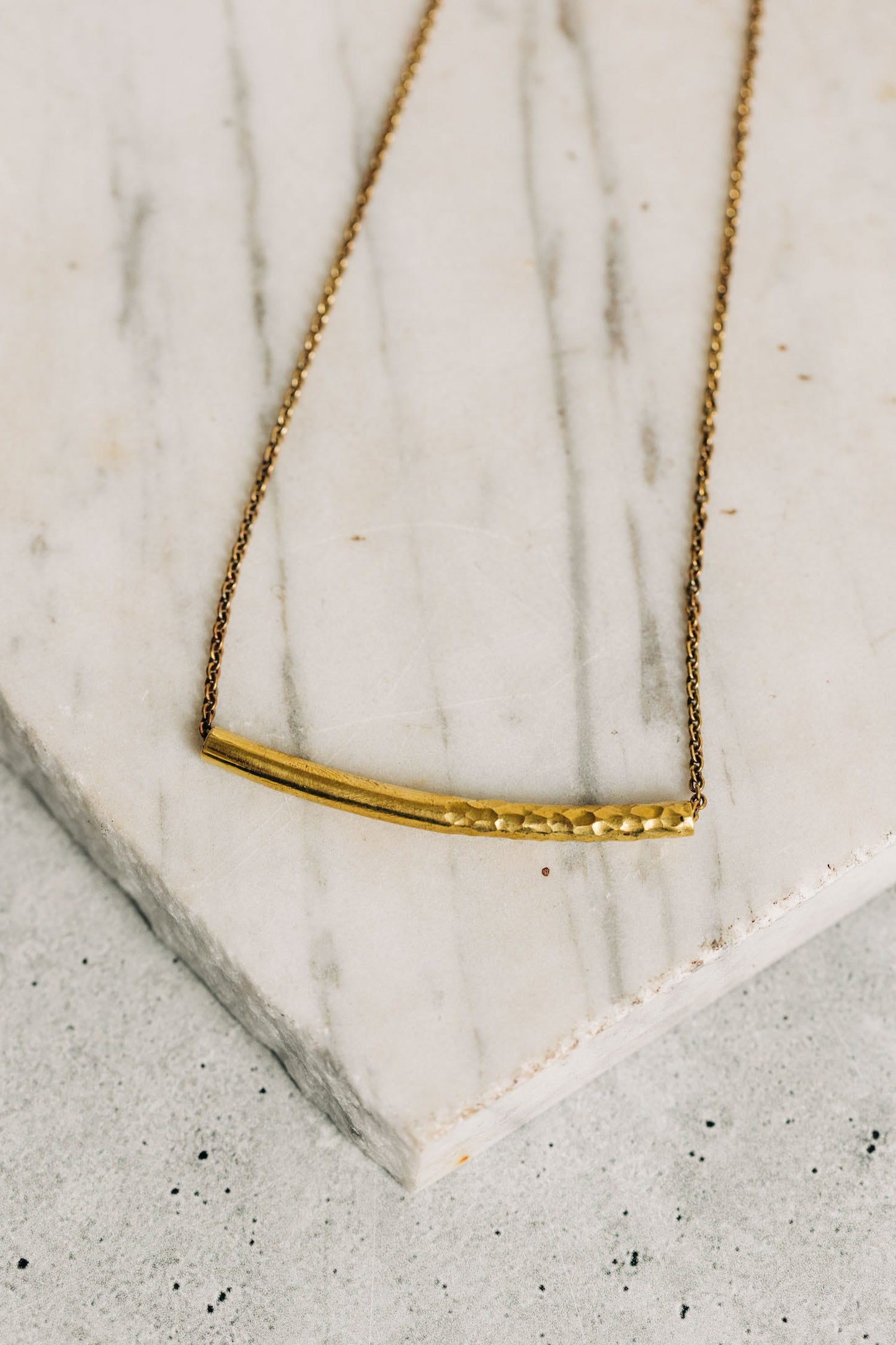 Necklace half hammered tube fine chain 21L brass